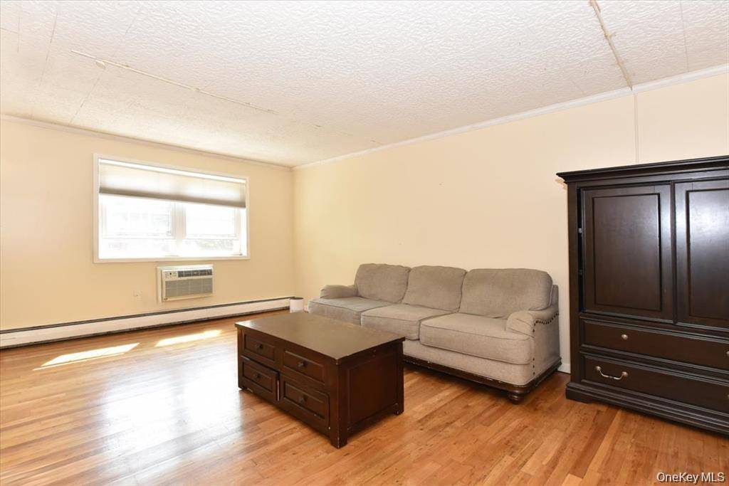 295 Merrick RD #4A, Amityville, NY 11701