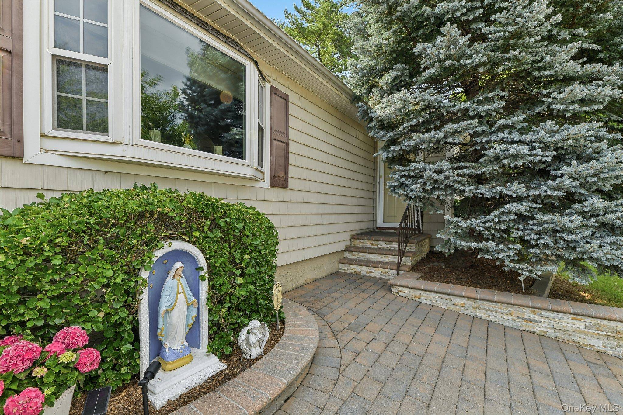 7814 Langdale ST, New Hyde Park, NY 11040