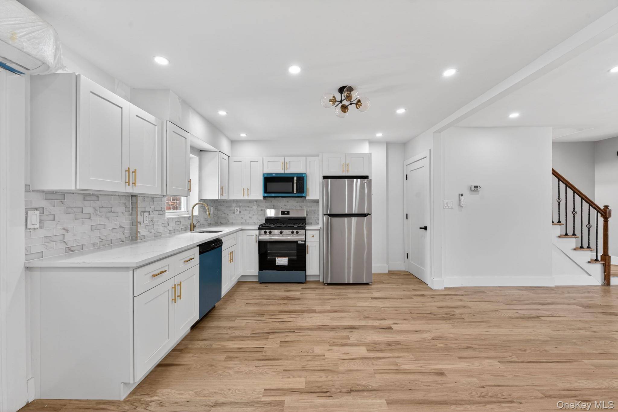 1061 E 218th ST, Bronx, NY 10469