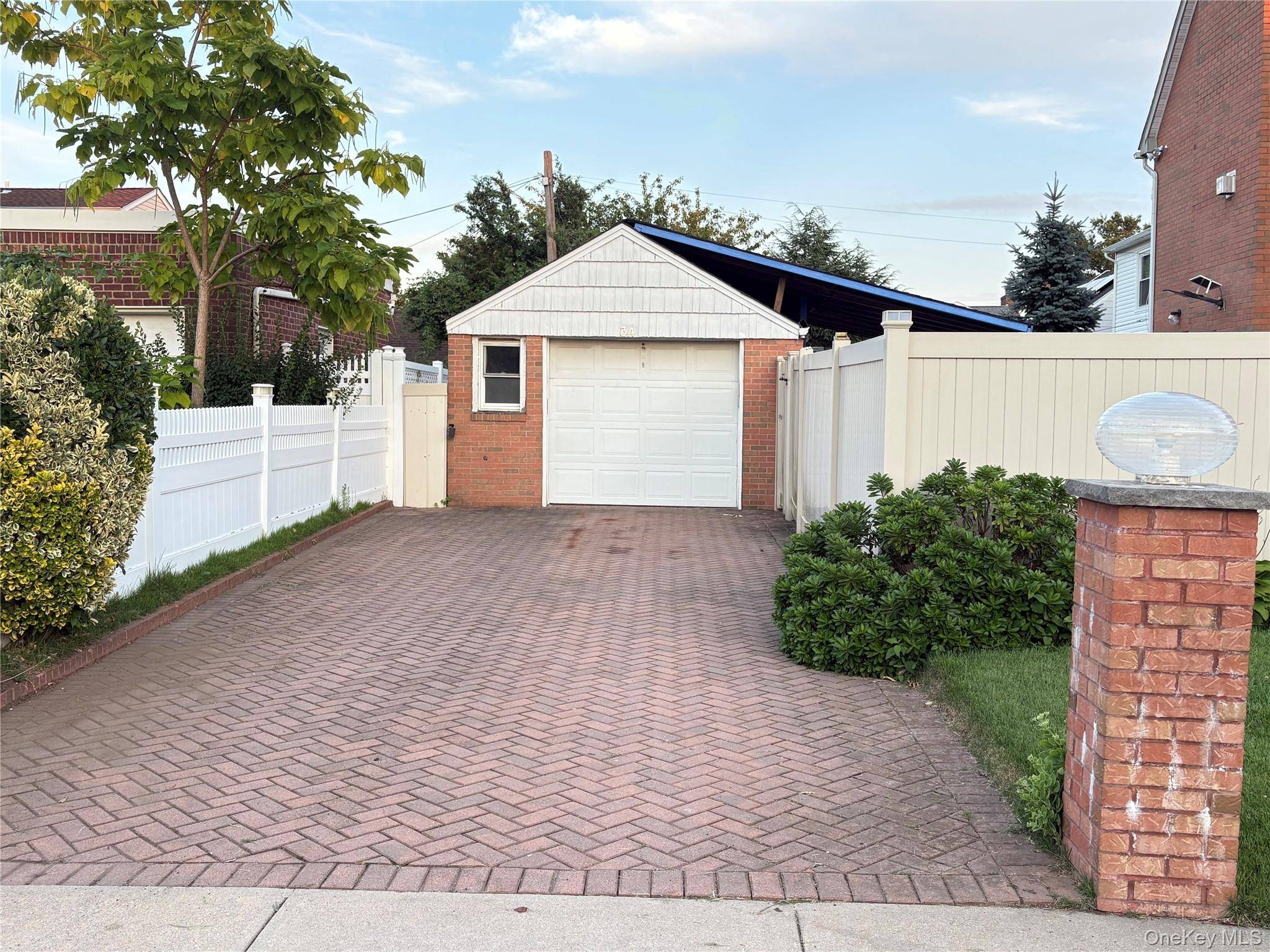 34 Marlowe RD, Valley Stream, NY 11580