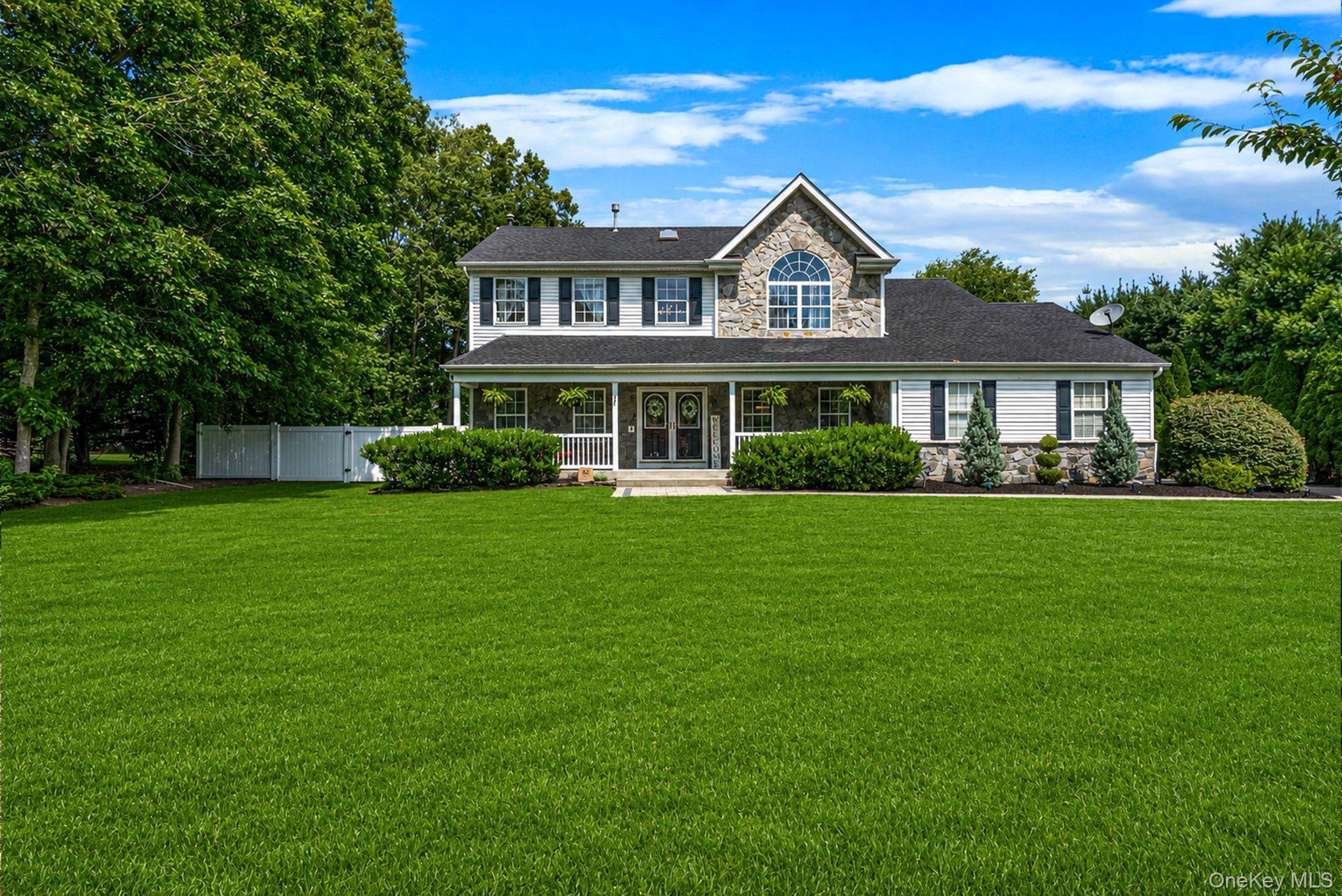 62 Ridgefield DR, Shoreham, NY 11786
