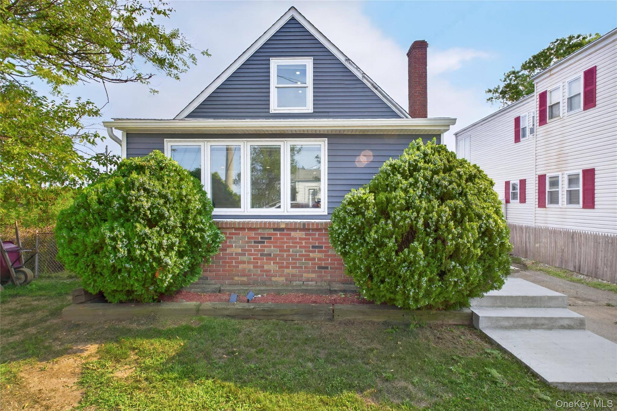 16 Dewey ST, East Rockaway, NY 11518