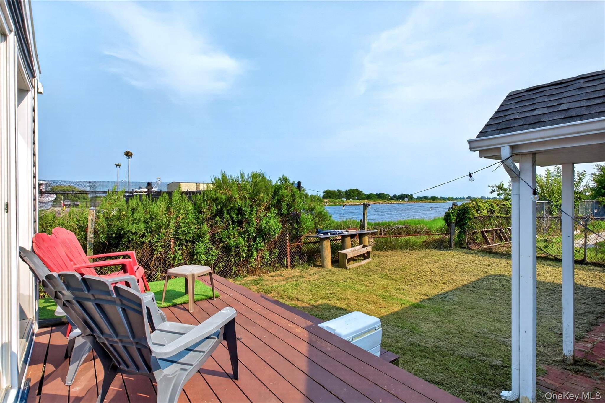 16 Dewey ST, East Rockaway, NY 11518
