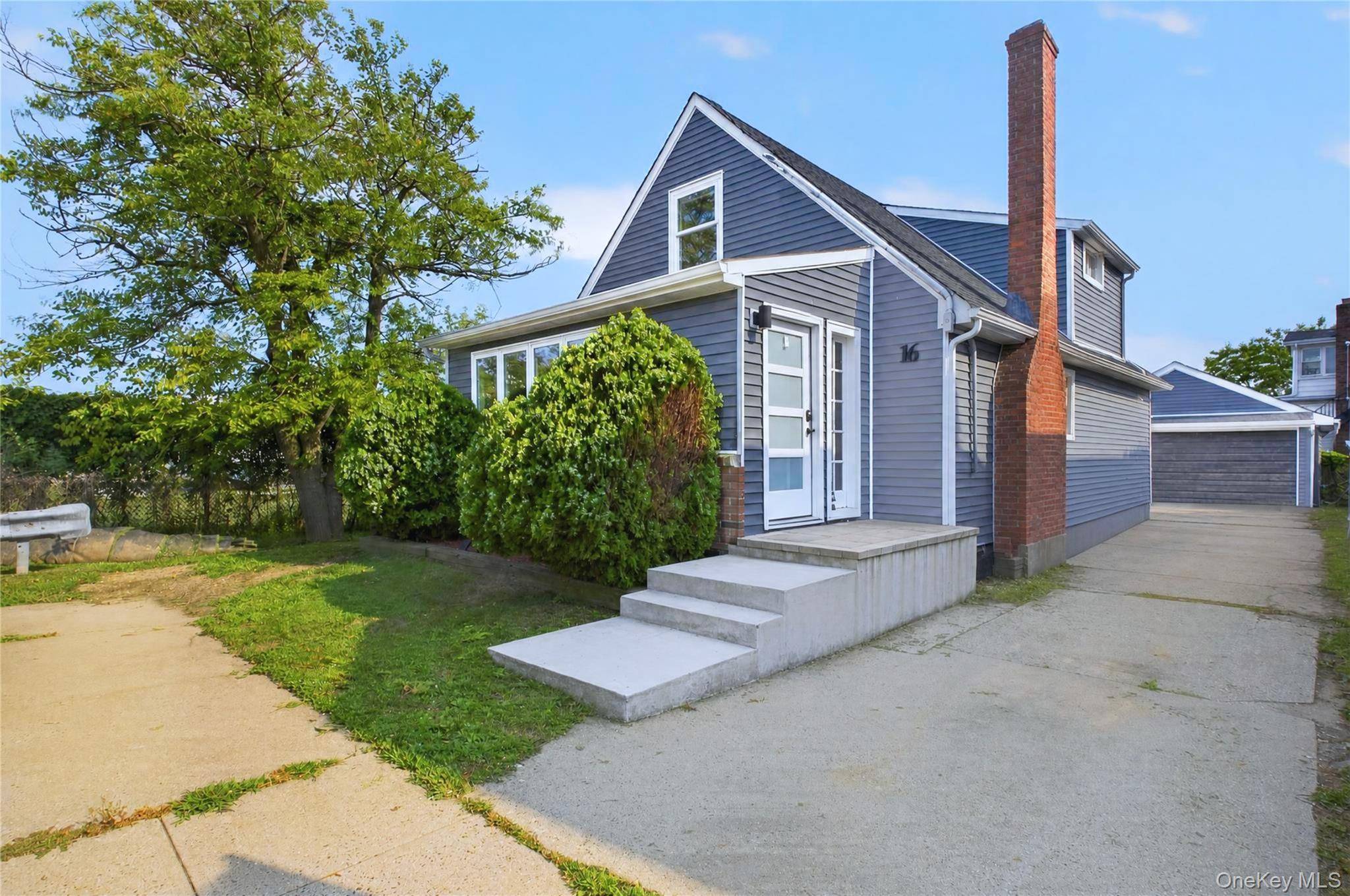 16 Dewey ST, East Rockaway, NY 11518