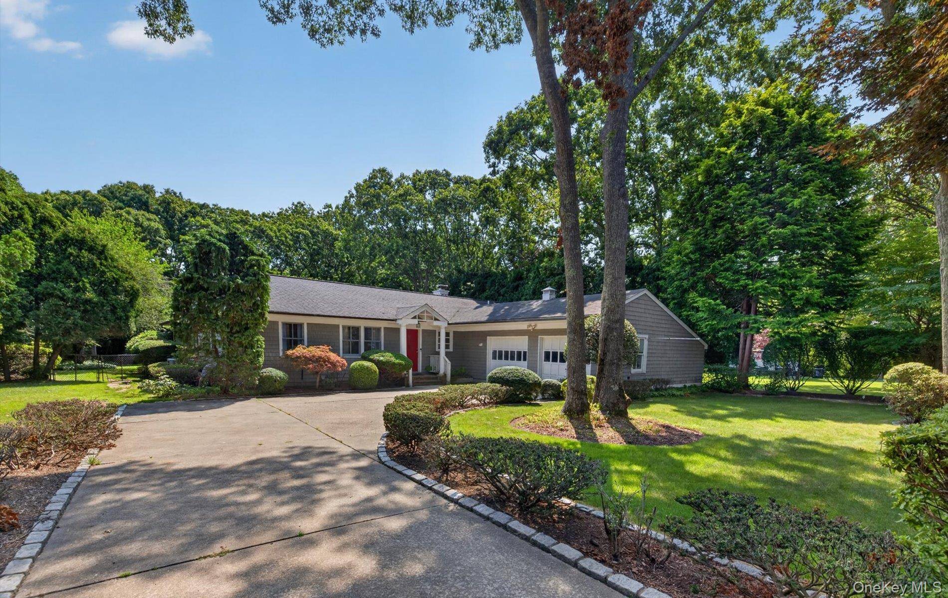 9 Acorn PATH, East Quogue, NY 11942