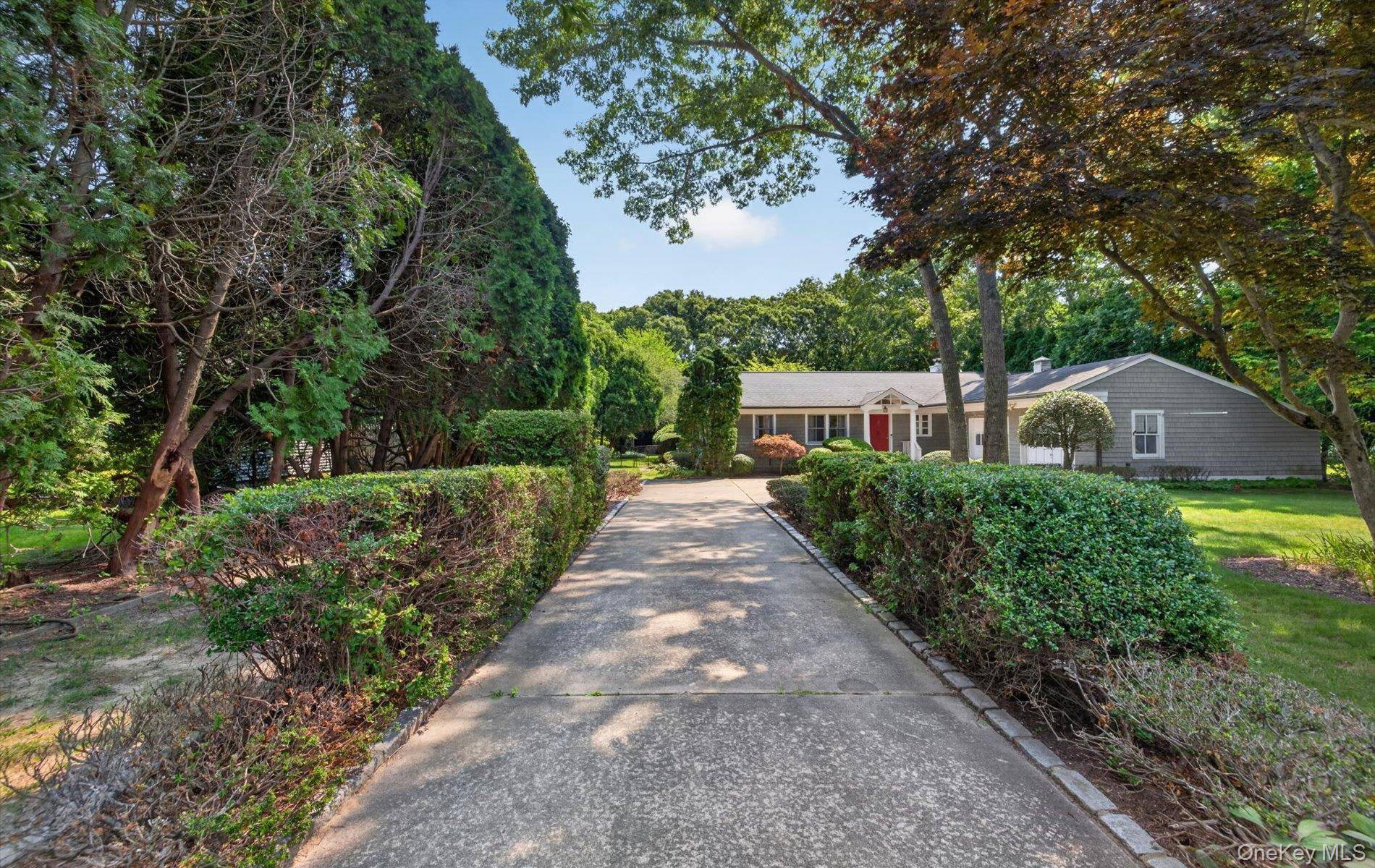 9 Acorn PATH, East Quogue, NY 11942