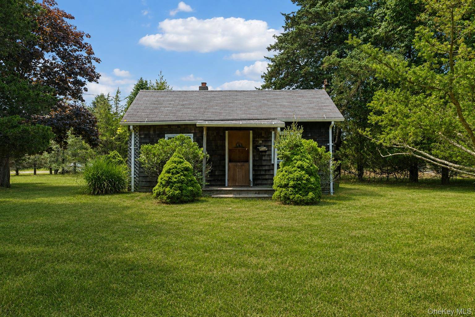 35 Spinner LN, East Hampton, NY 11937