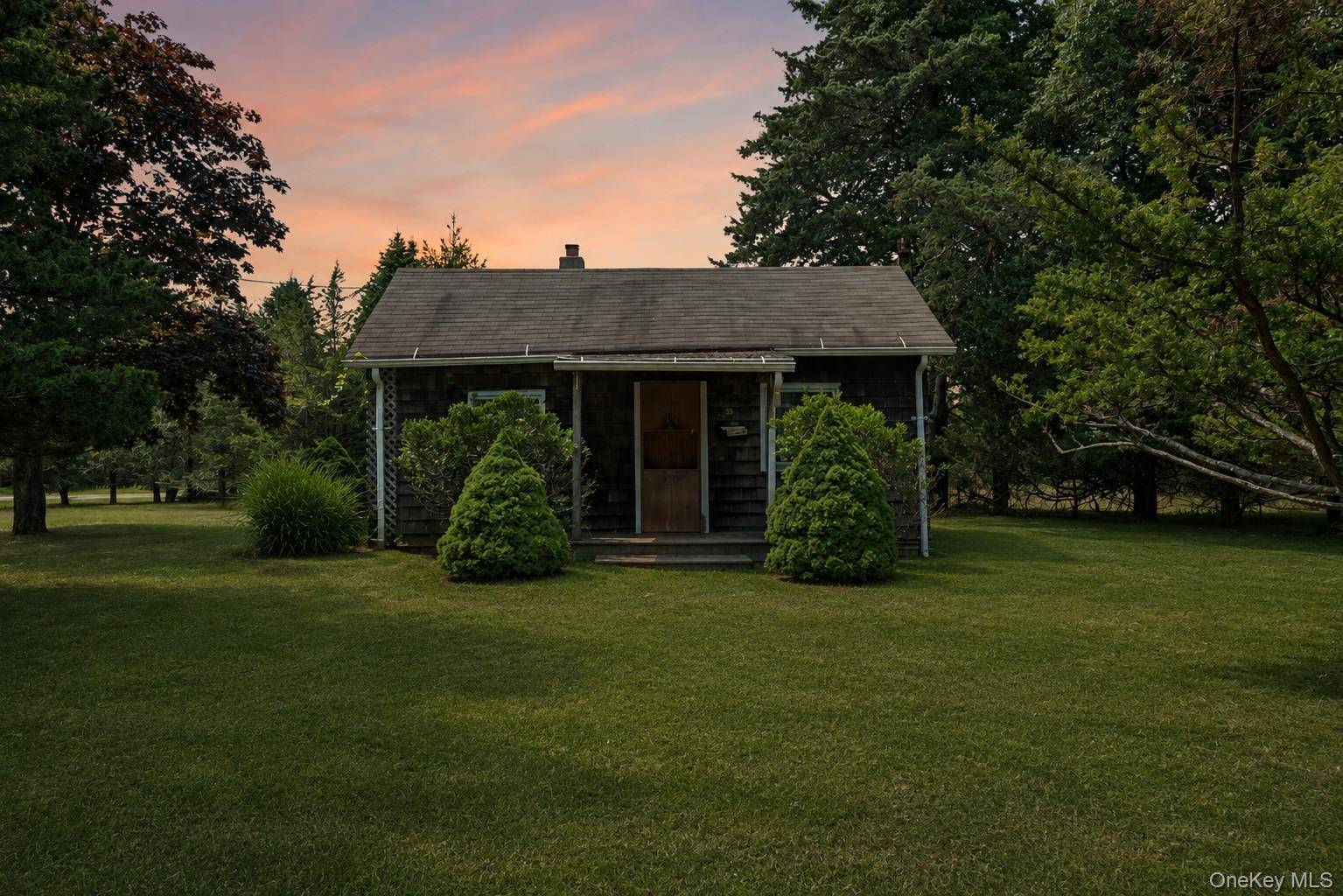 35 Spinner LN, East Hampton, NY 11937