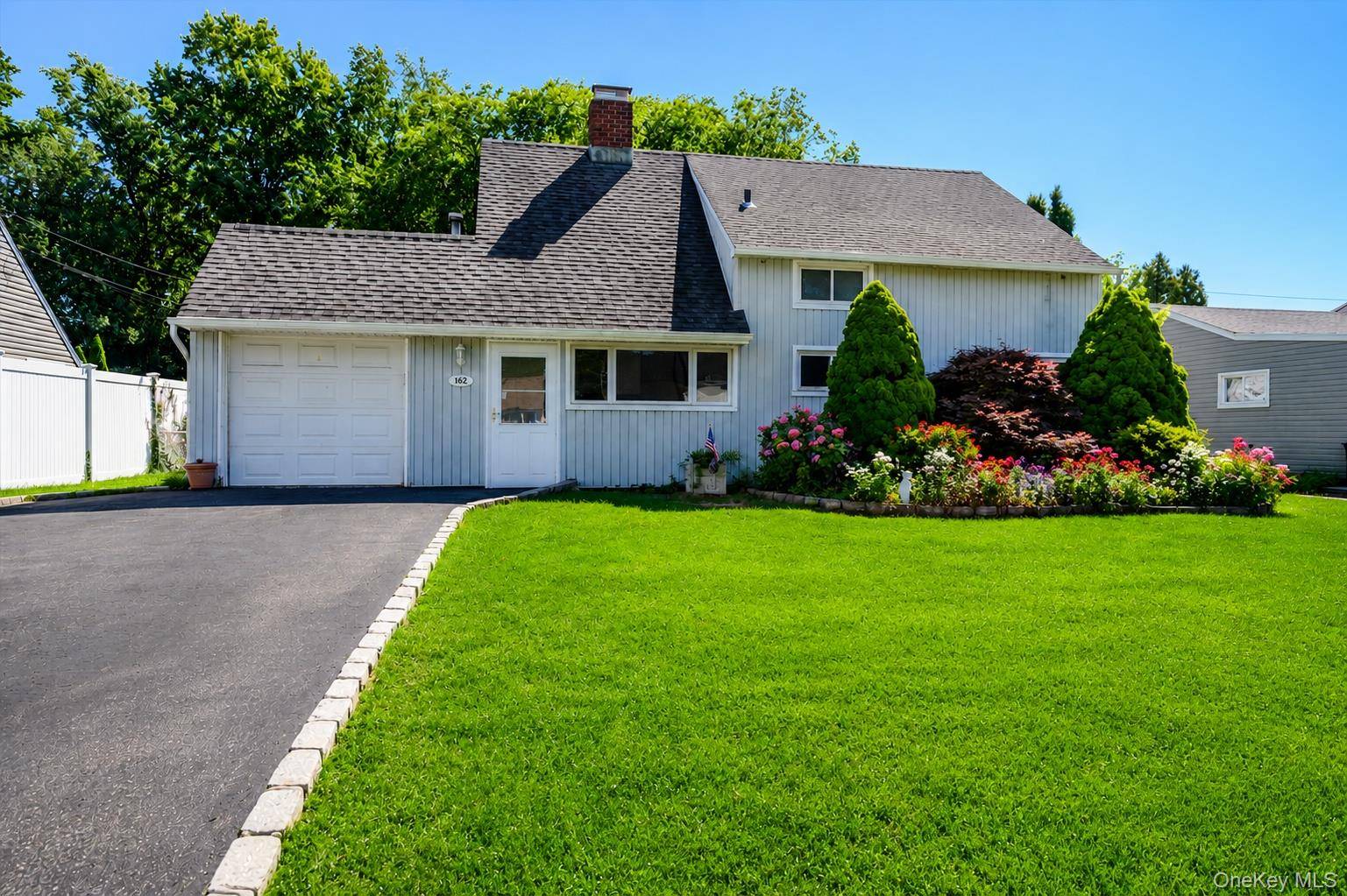 162 Twin LN, Wantagh, NY 11793