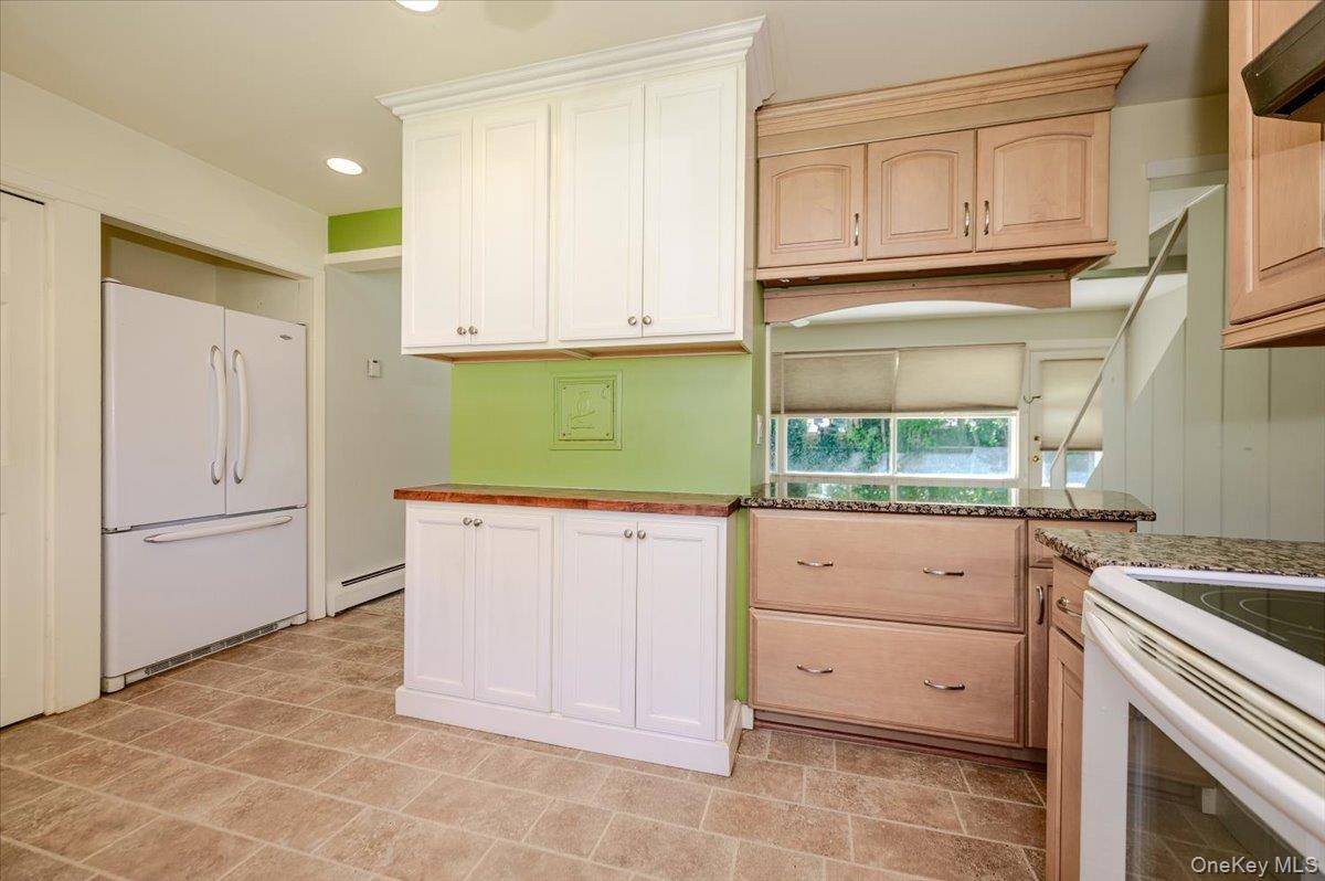 162 Twin LN, Wantagh, NY 11793