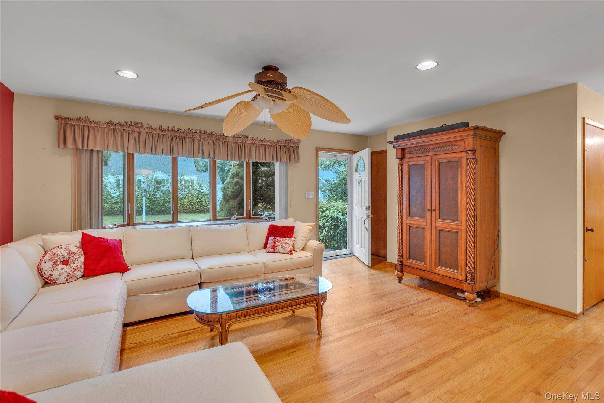 89 E 25th ST, Huntington Station, NY 11746