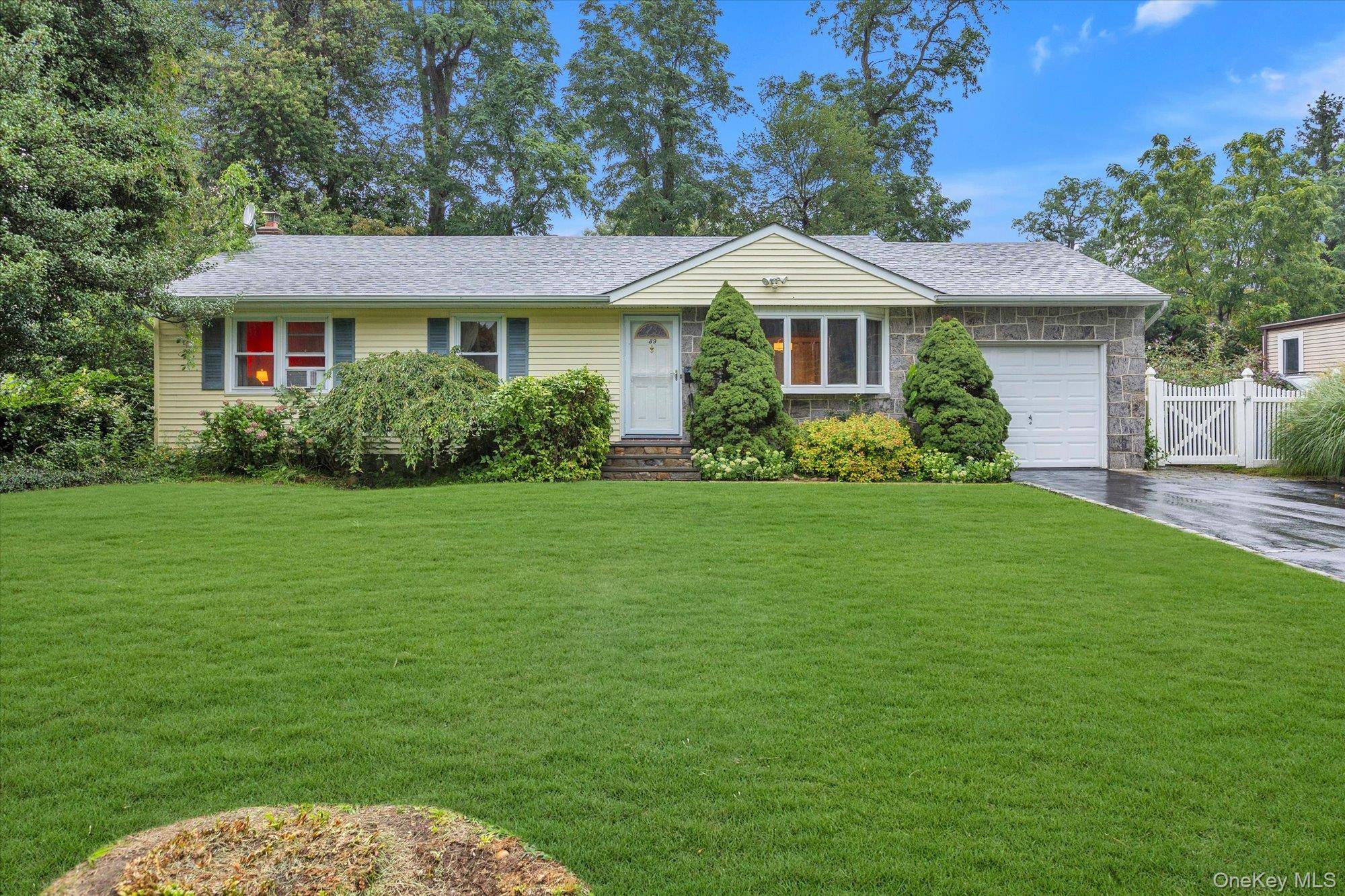 89 E 25th ST, Huntington Station, NY 11746