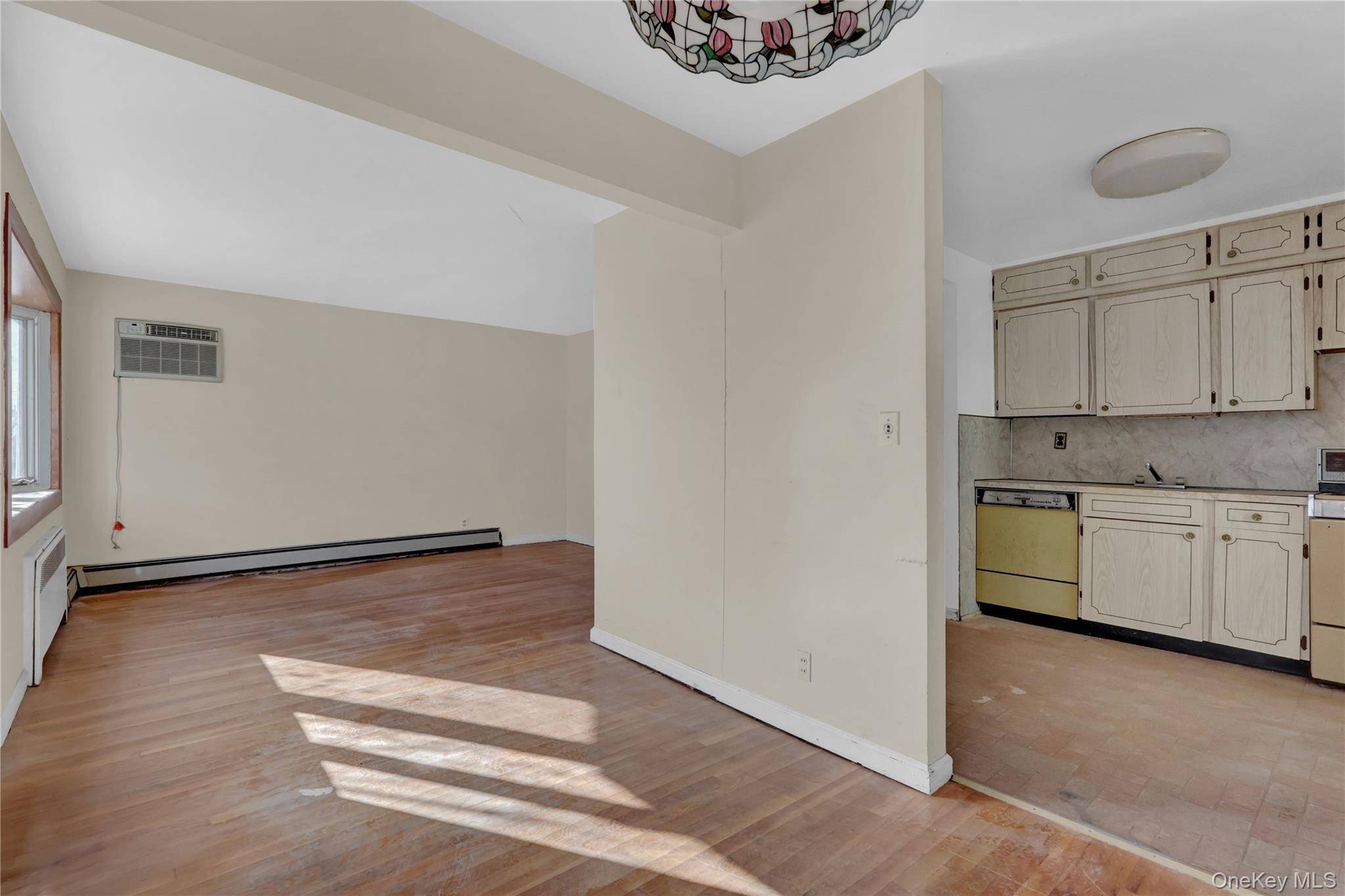 140 Arlington AVE, Valley Stream, NY 11580