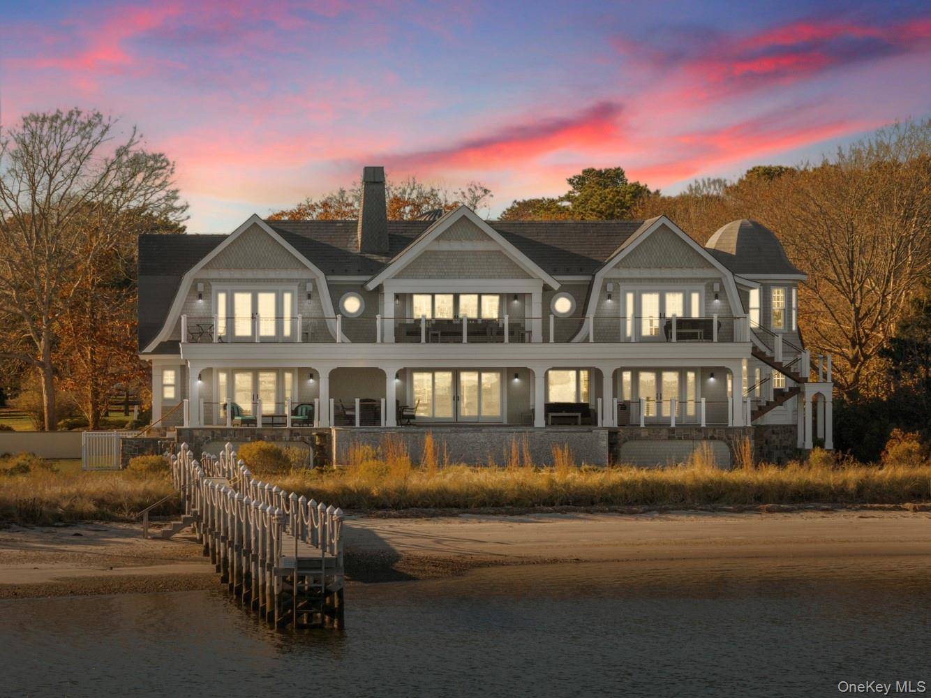 17 Ludlow LN, Hampton Bays, NY 11946