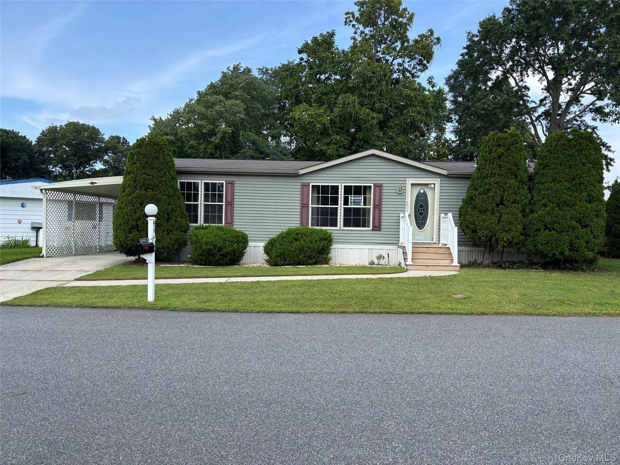 1661 Old Country RD #417, Riverhead, NY 11901