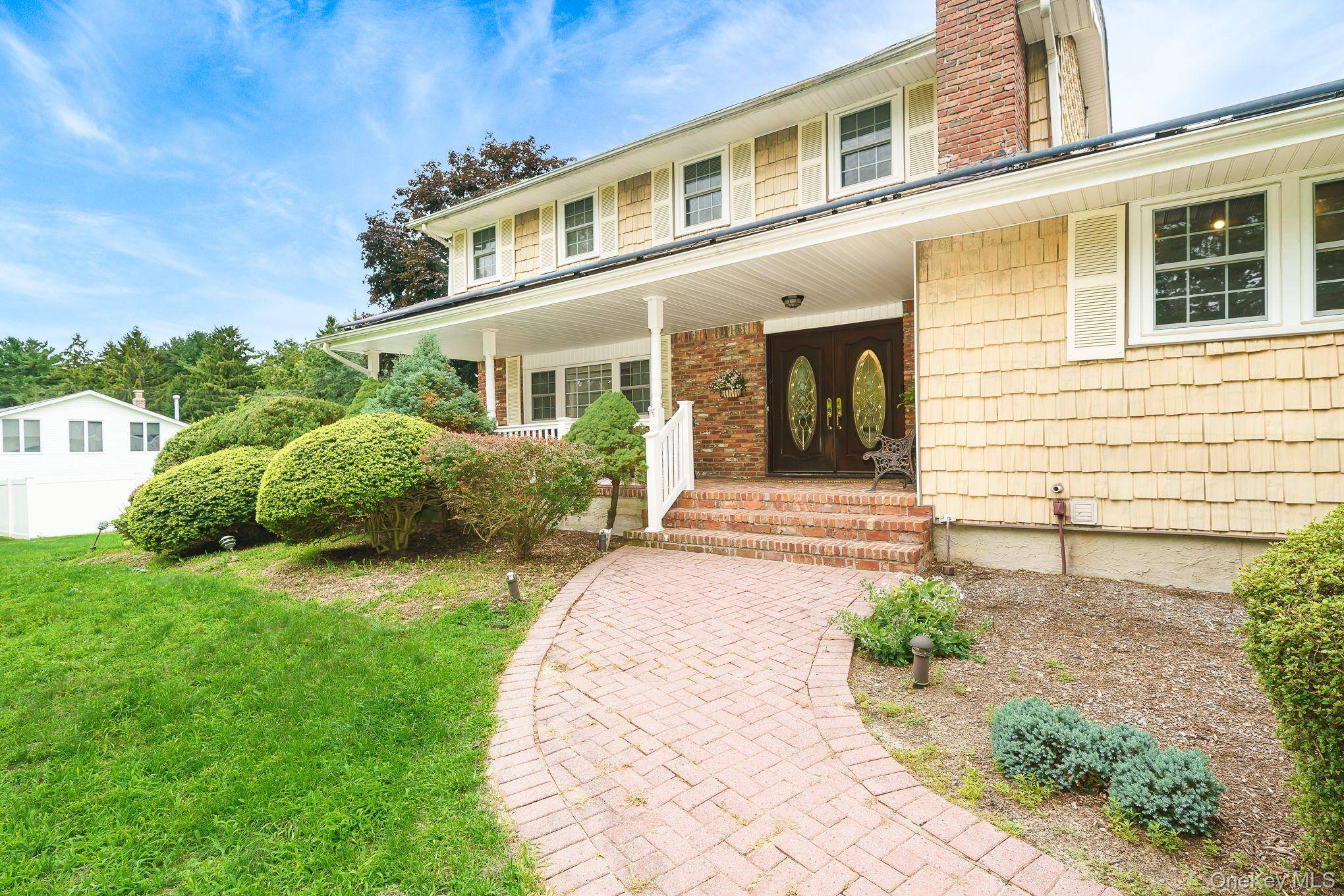 2 Village DR, Dix Hills, NY 11746