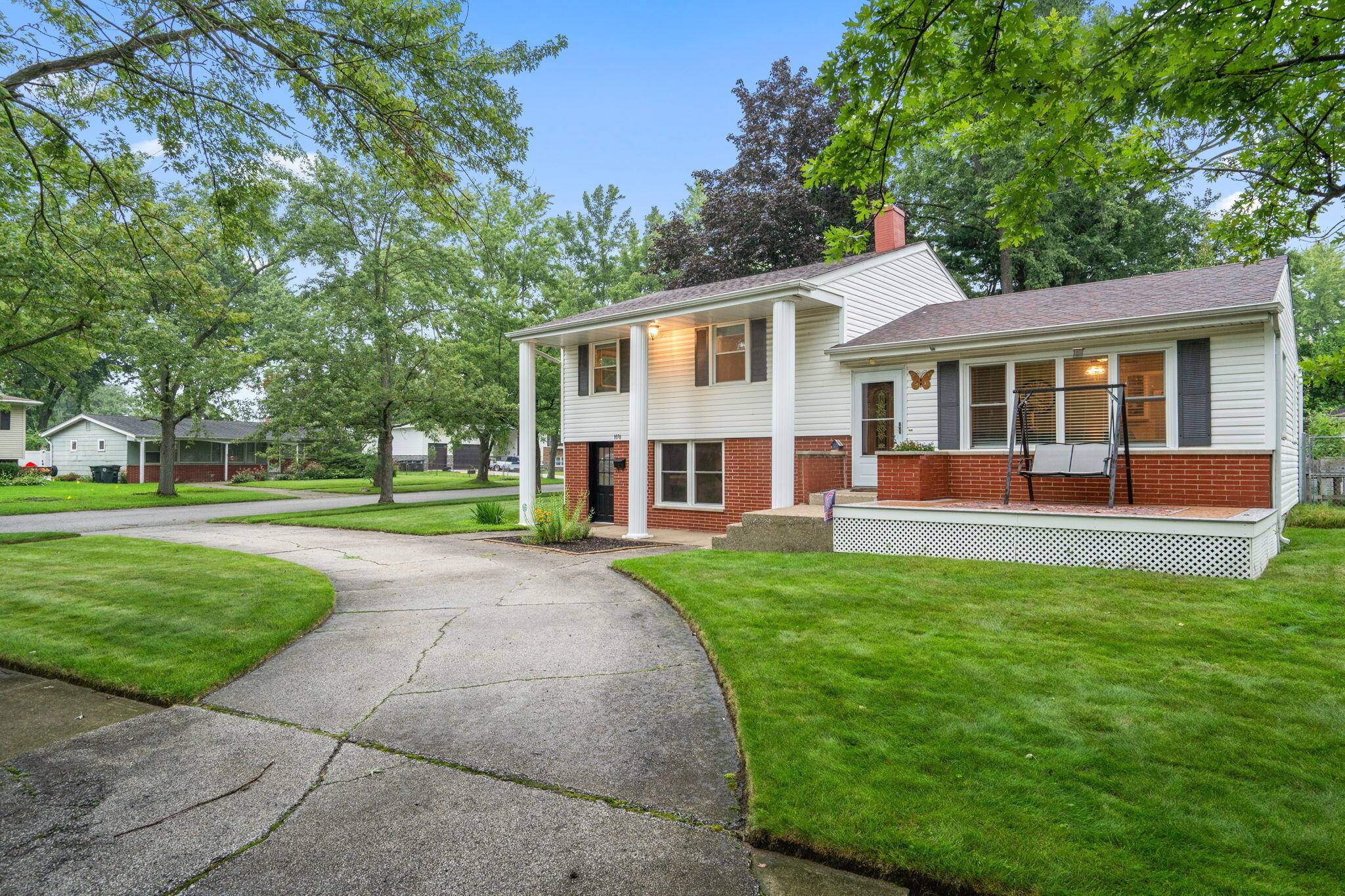 1076 W 11th Street, Hobart, IN 46342