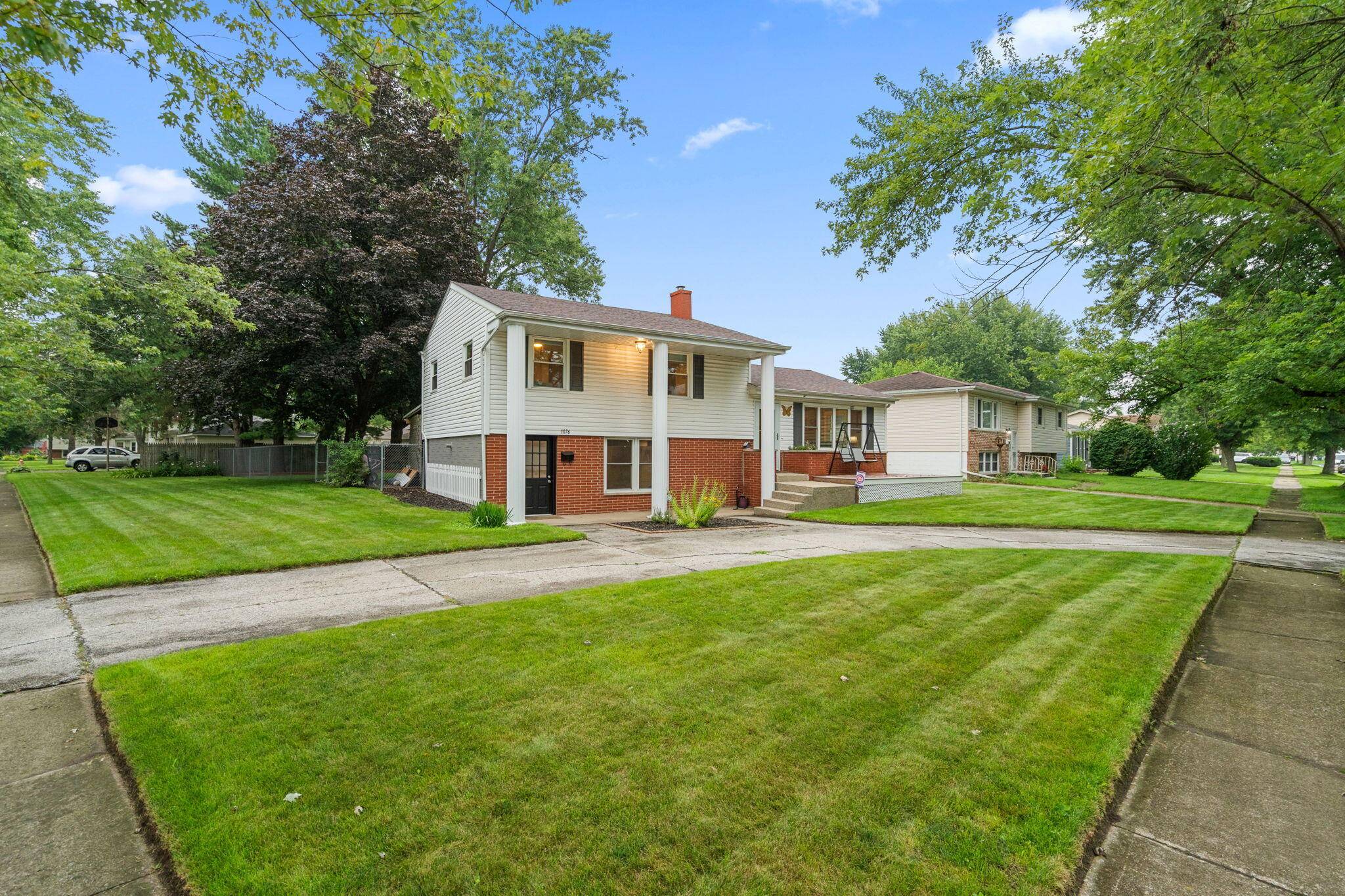 1076 W 11th Street, Hobart, IN 46342