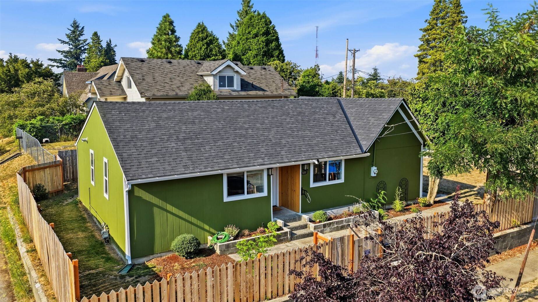 1255 S Grant AVE, Tacoma, WA 98405