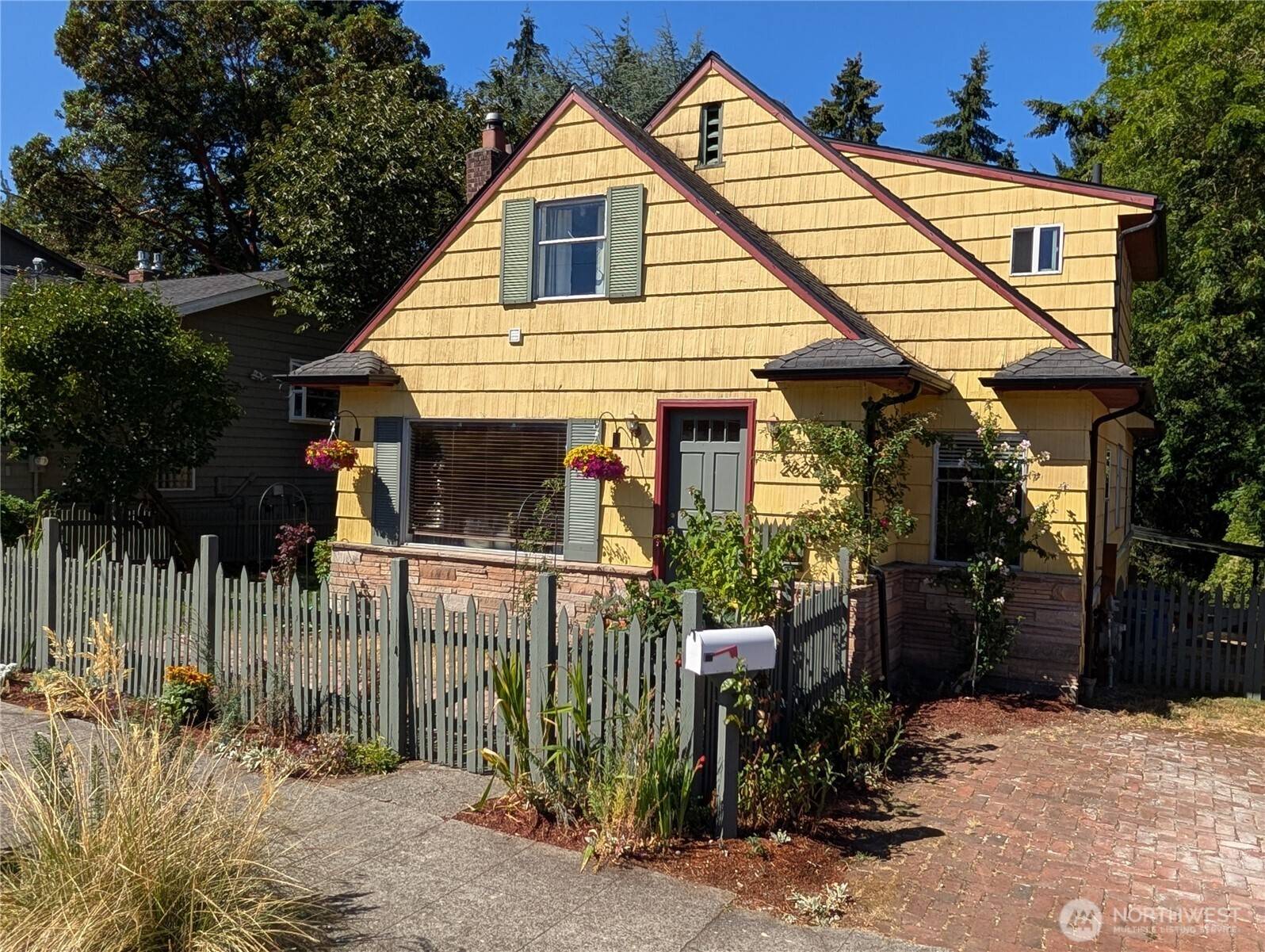 2623 39th AVE SW, Seattle, WA 98116
