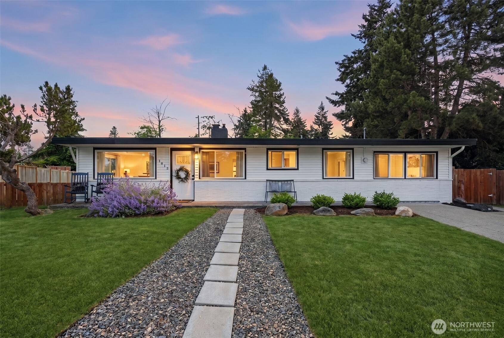 1615 N 165th PL, Shoreline, WA 98133