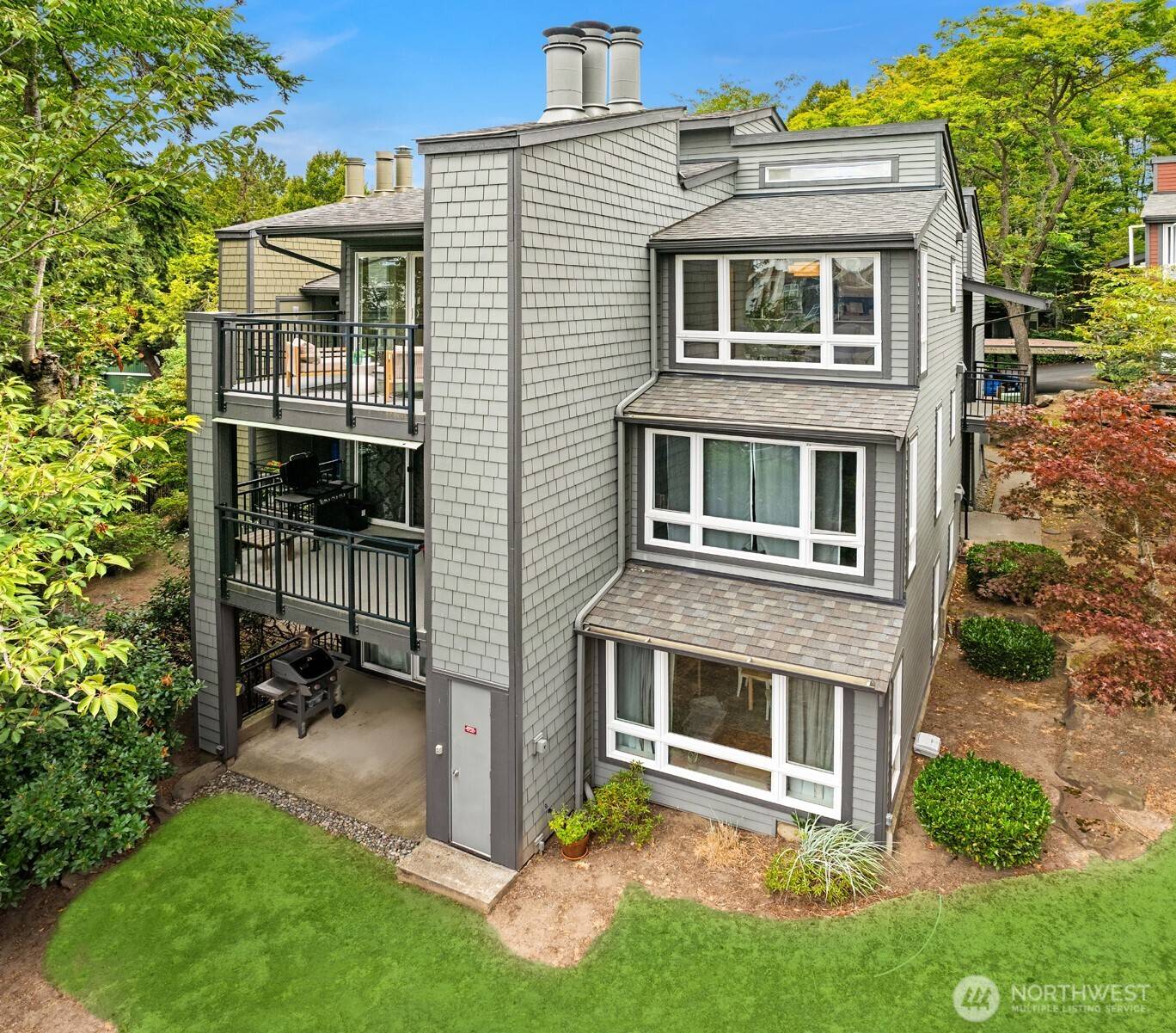 12014 98th AVE NE #302, Kirkland, WA 98034
