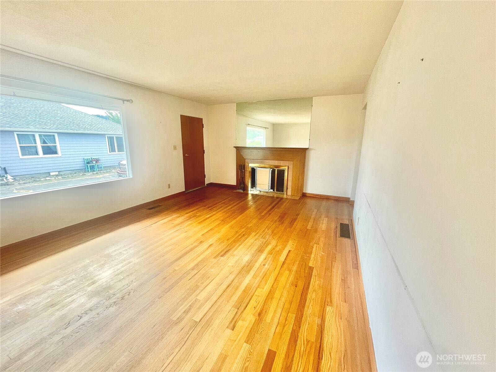 610 SW Front AVE, Castle Rock, WA 98611