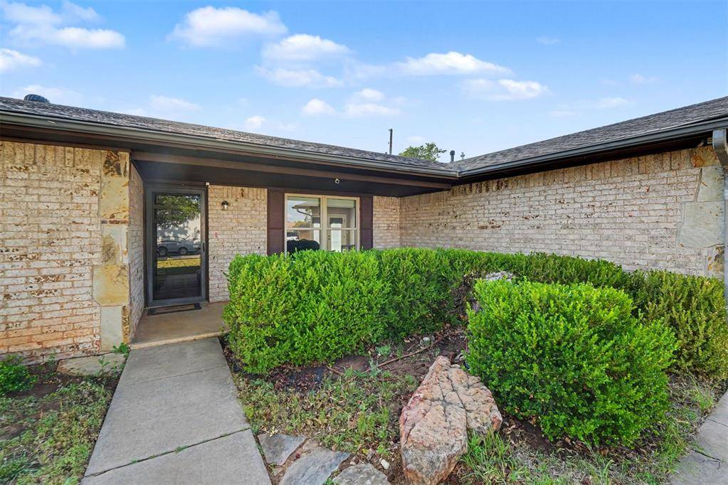 717 Windsor DR, Altus, OK 73521