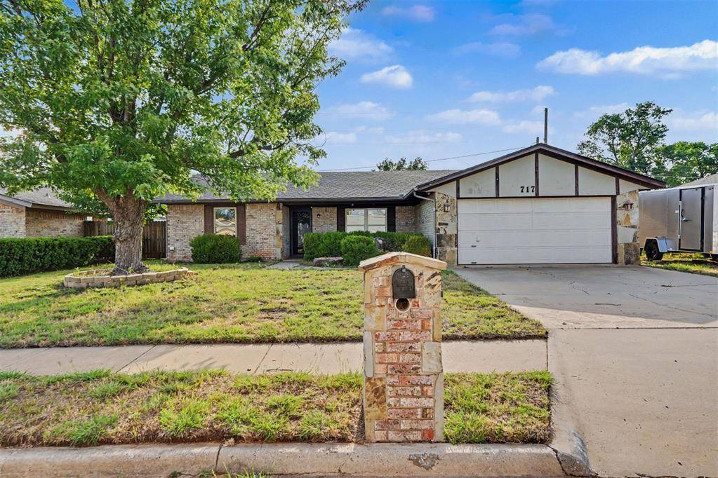 717 Windsor DR, Altus, OK 73521