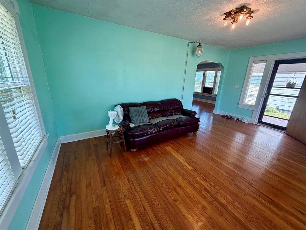 910 Overland CT, Shawnee, OK 74801