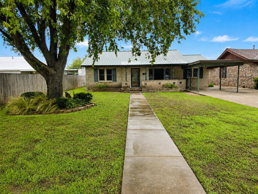 1809 N Oregon AVE, Mangum, OK 73554