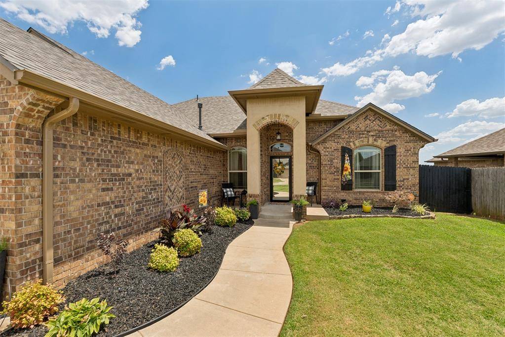 11708 SW 20th ST, Yukon, OK 73099