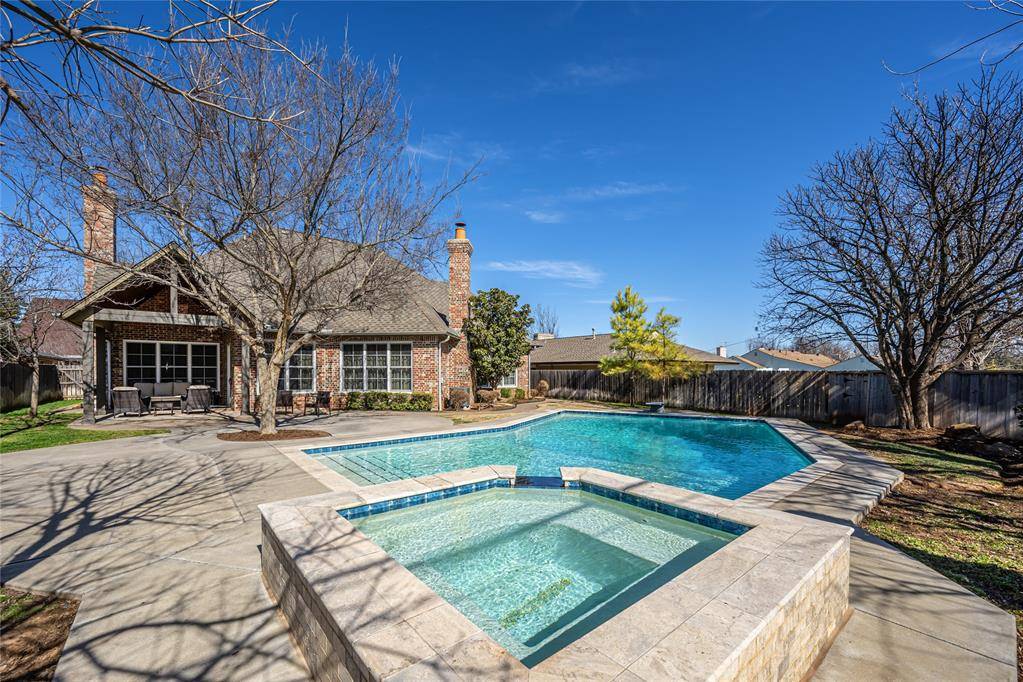 1902 Elmhurst AVE, Nichols Hills, OK 73120
