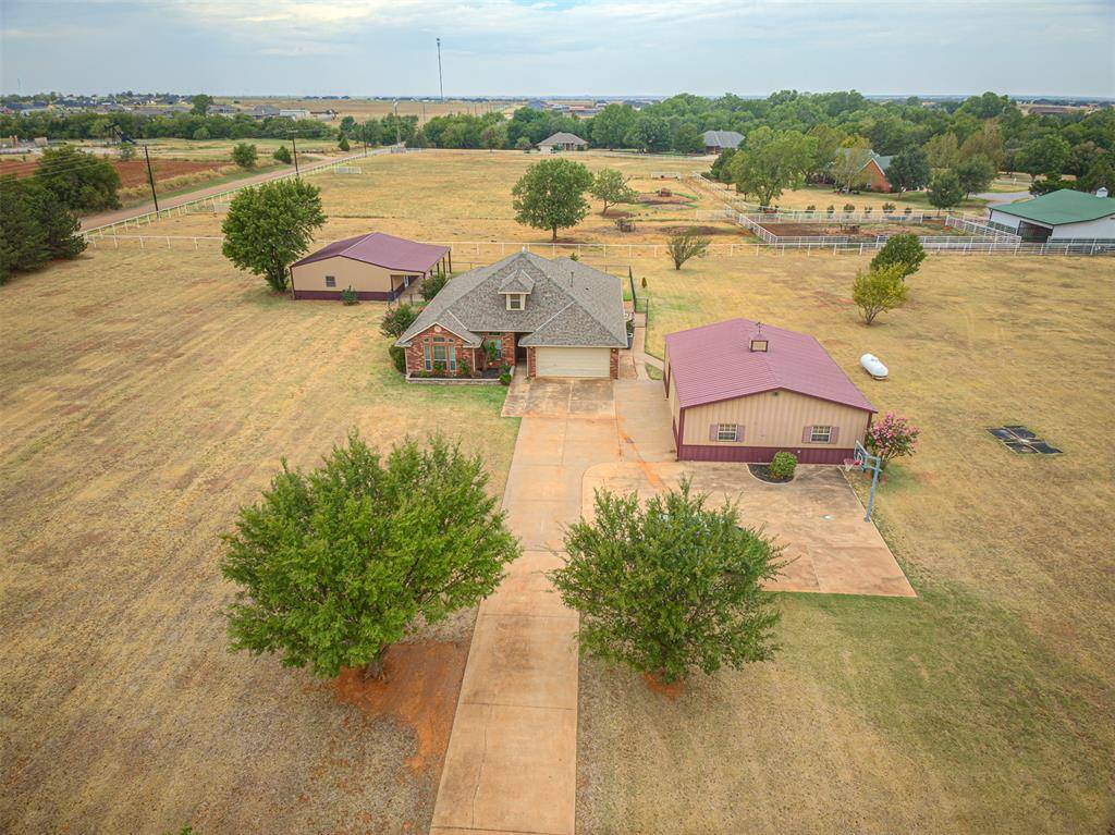 1609 Cedar Ridge DR, Cashion, OK 73016