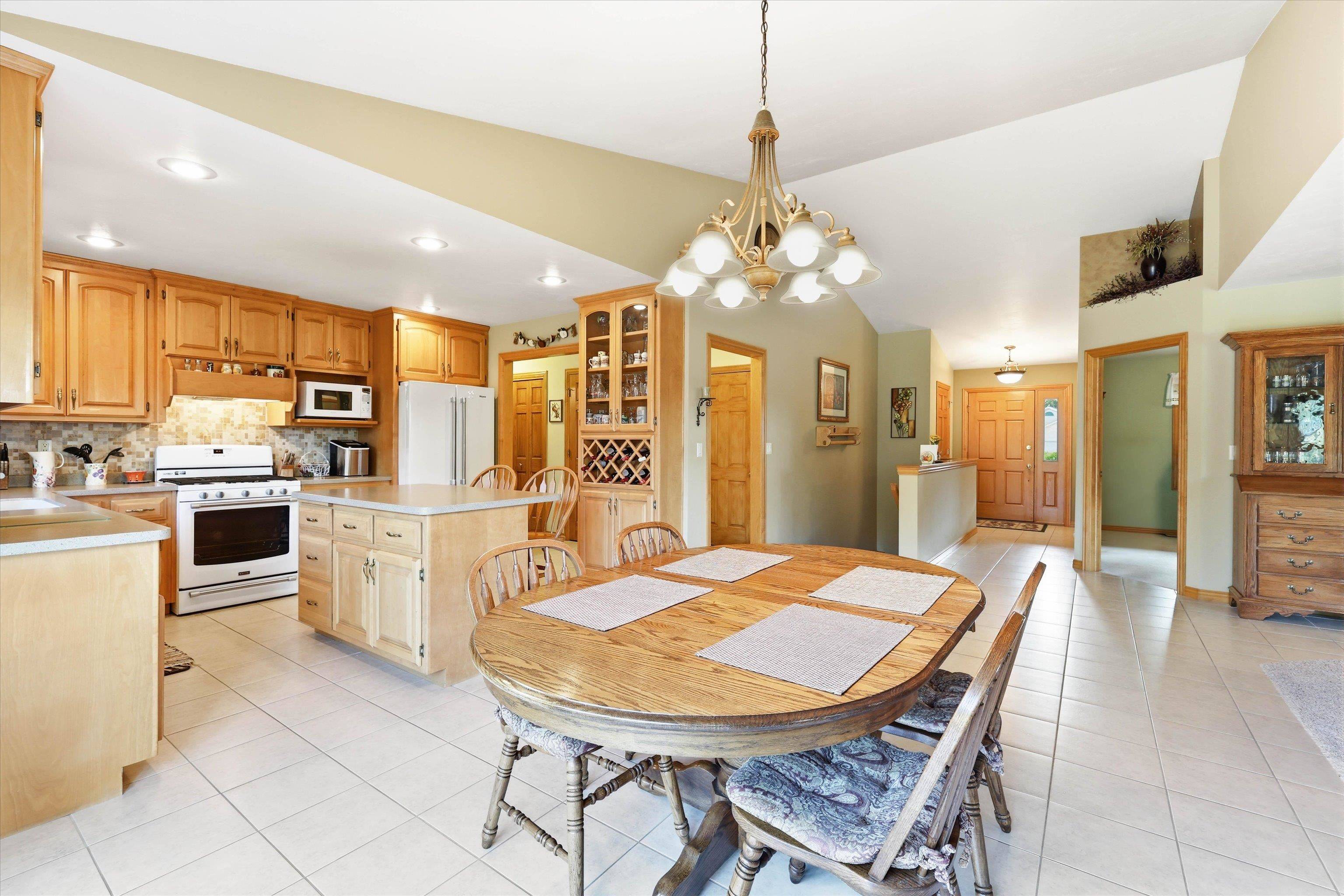 2901 WINDHAVEN TRL, Green Bay, WI 54313