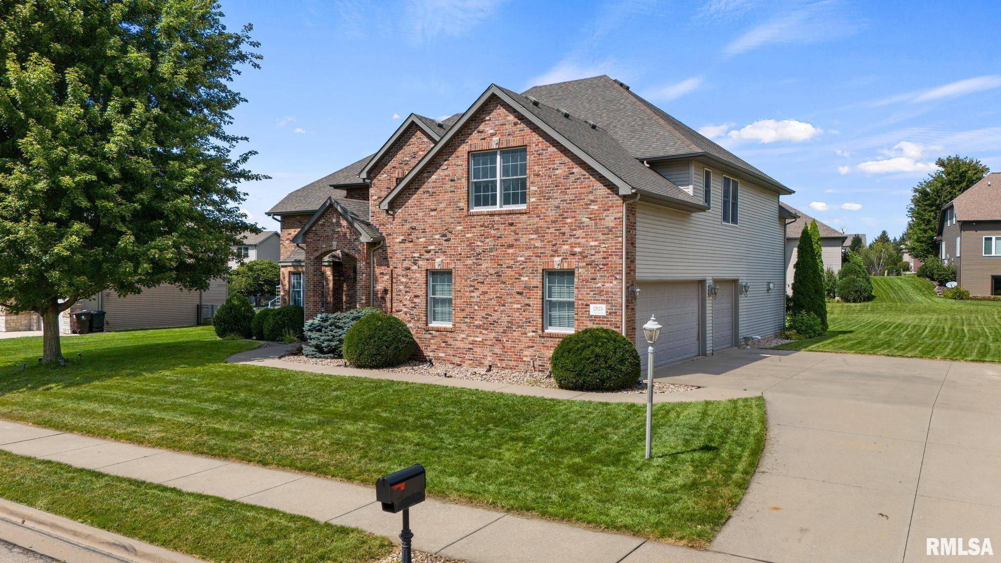 2925 W PLAYDEN DR, Peoria, IL 61615