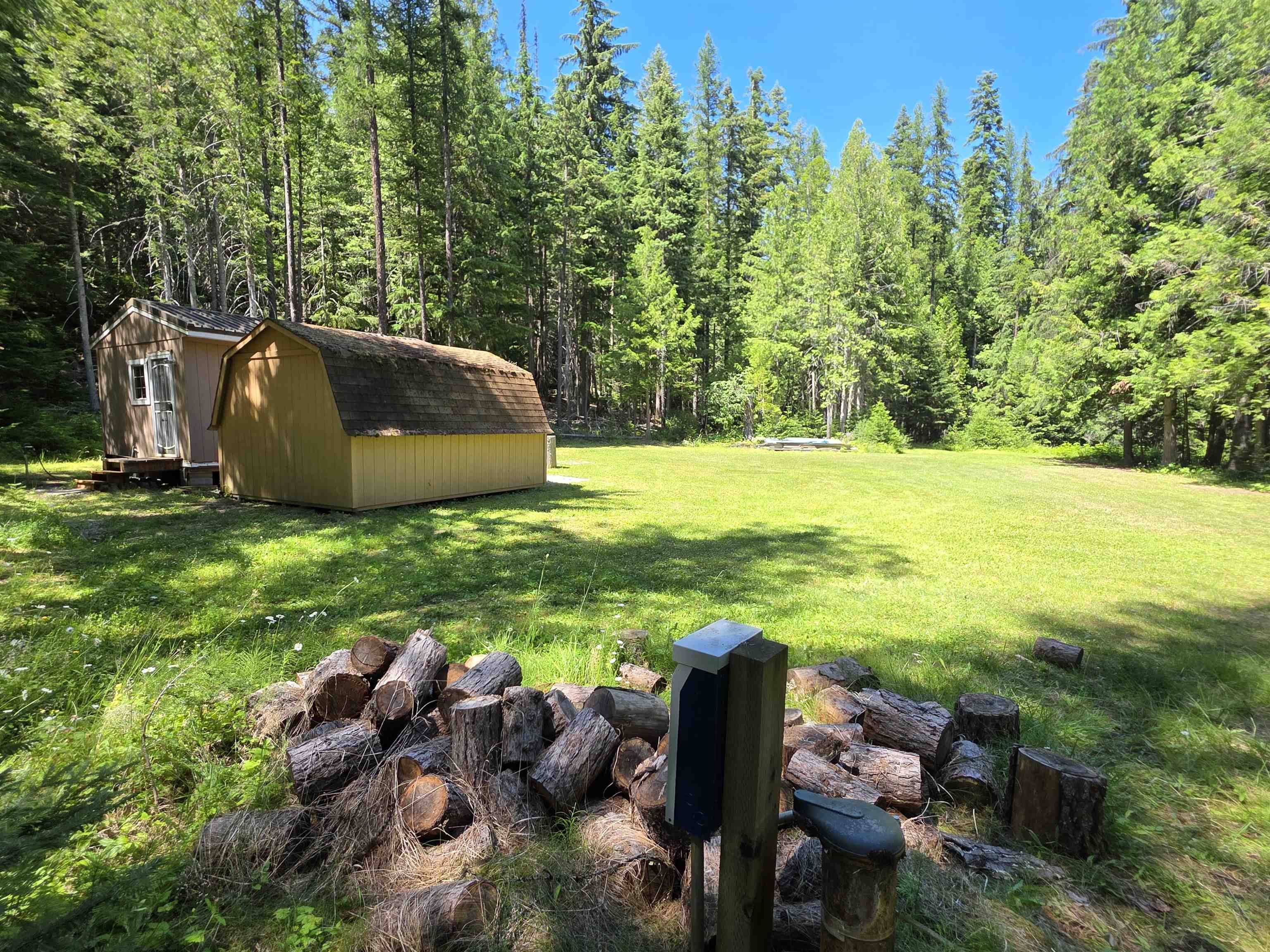 10281 Boundary Rd, Metaline, WA 99152