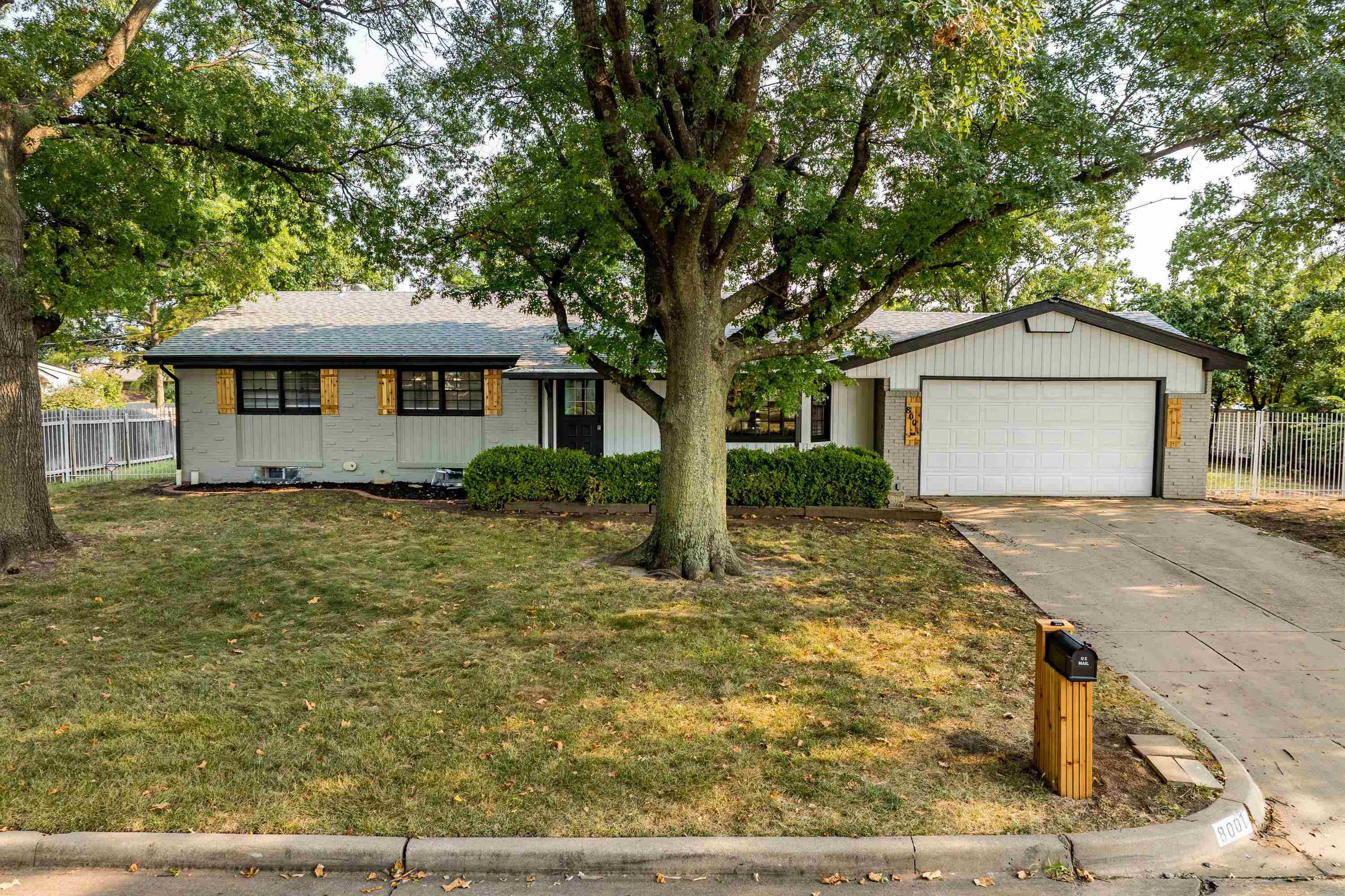 8001 E Willowbrook Rd, Wichita, KS 67207-1129