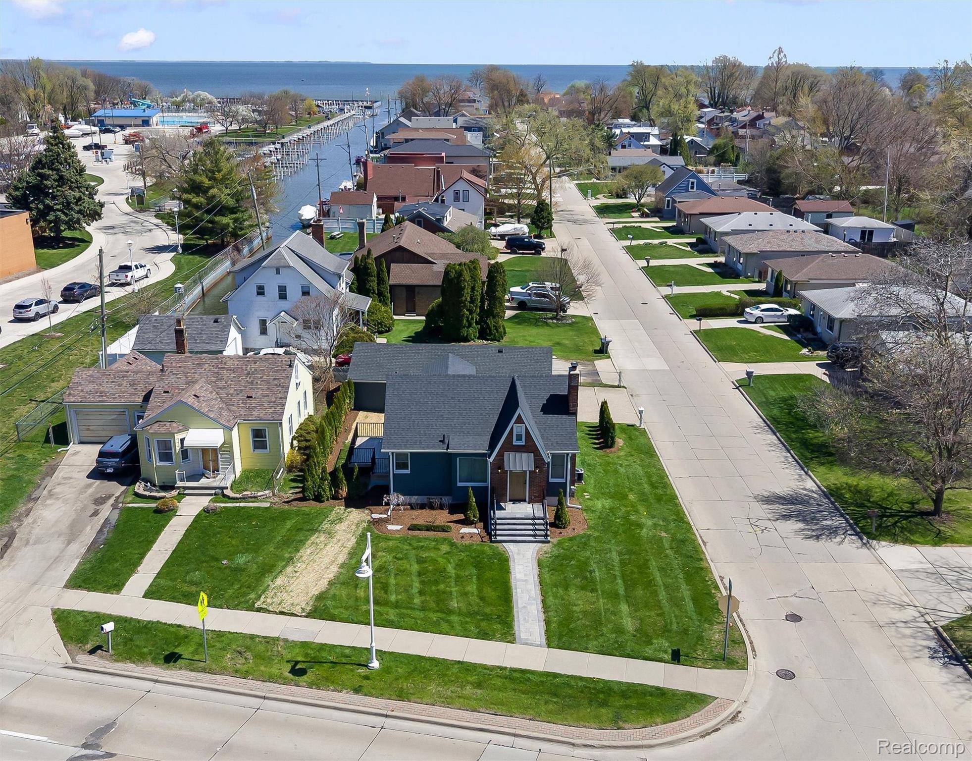 27500 Jefferson AVE, St. Clair Shores, MI 48081