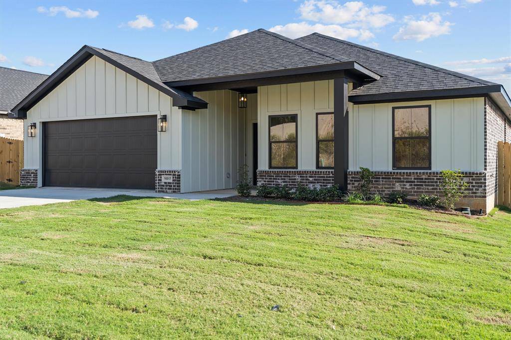 16517 Crossing Circle, Lindale, TX 75771