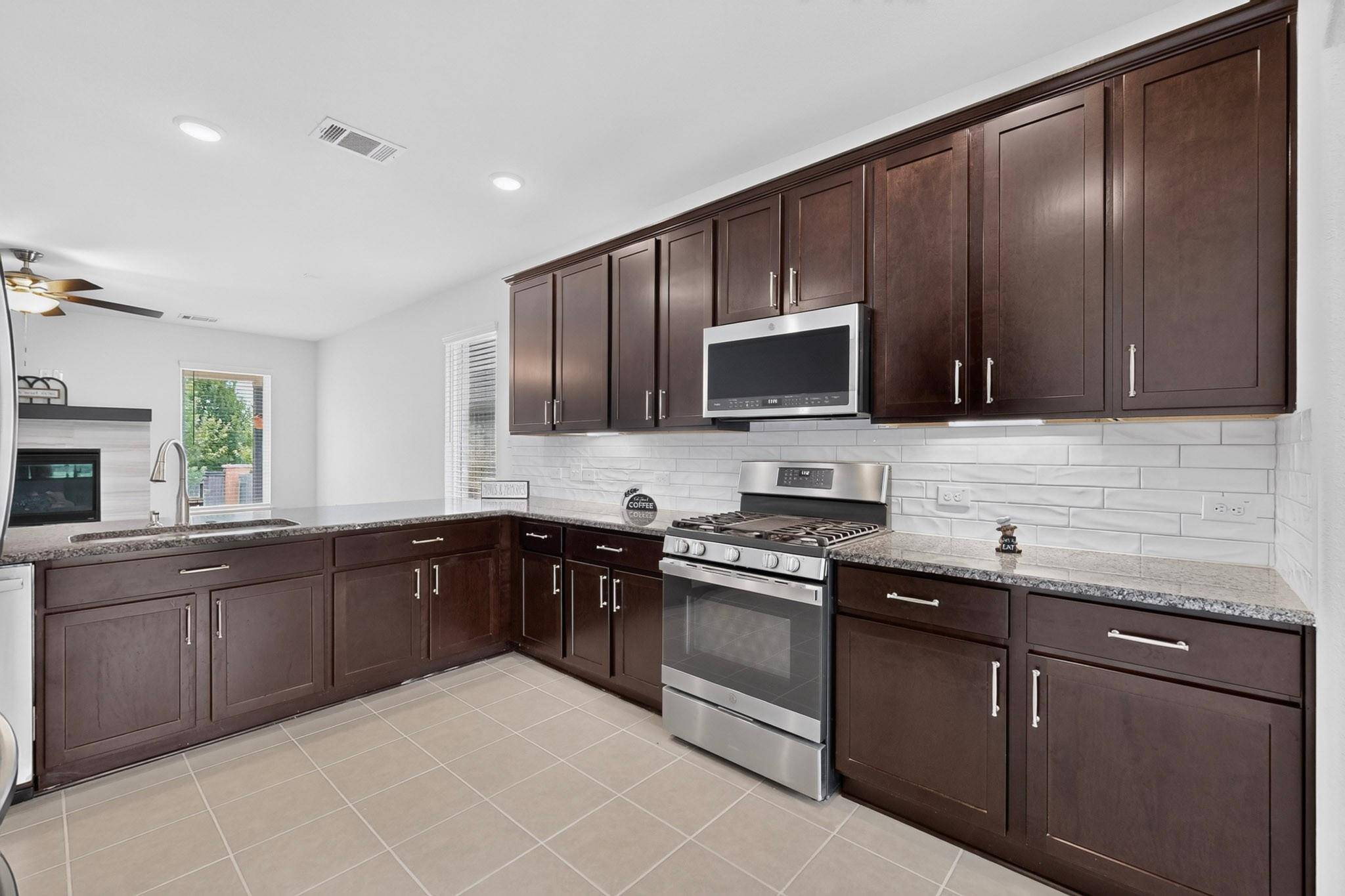 689 Leadtree LOOP, Buda, TX 78610