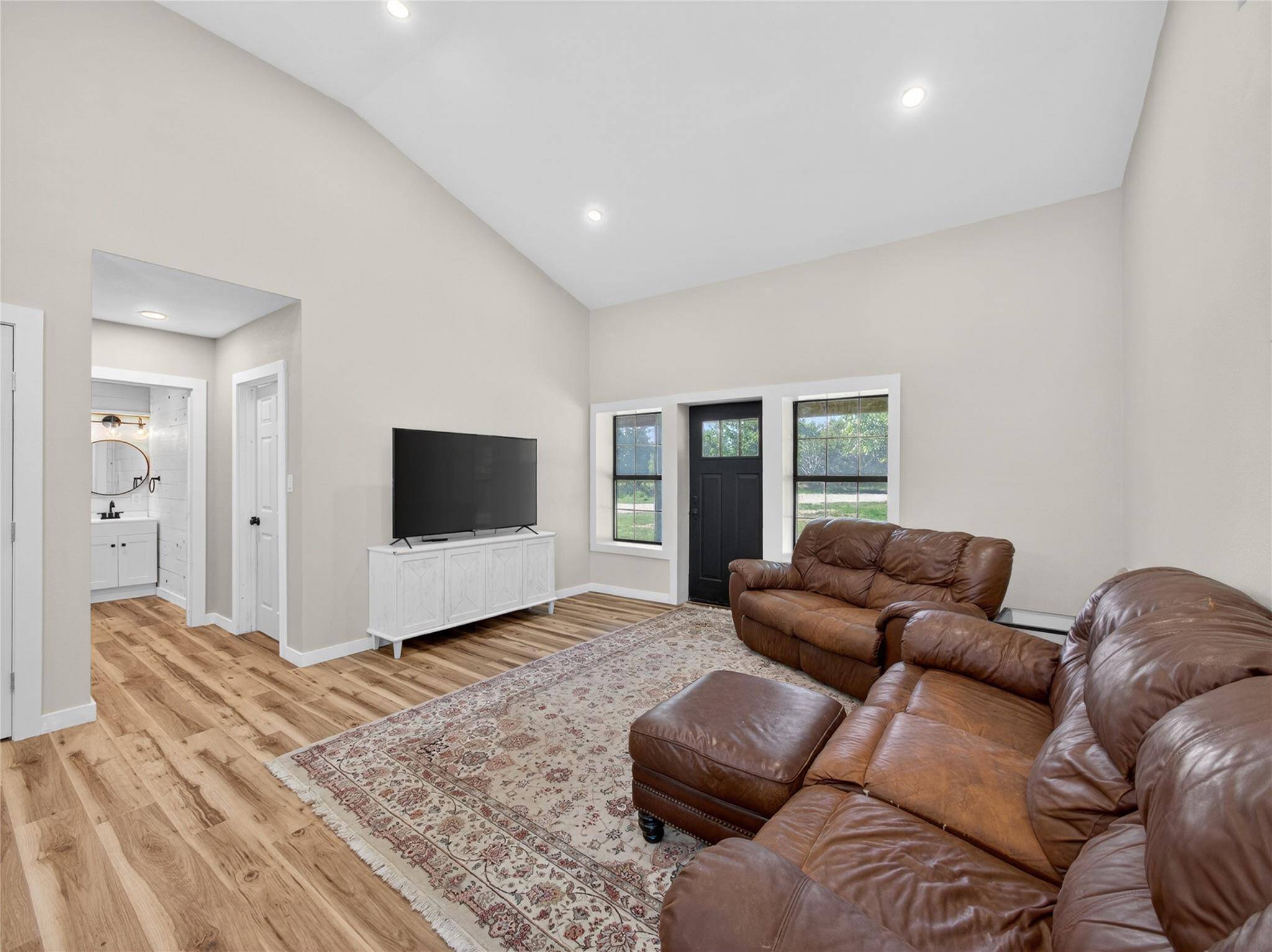 411 Avila LN, Briggs, TX 78608