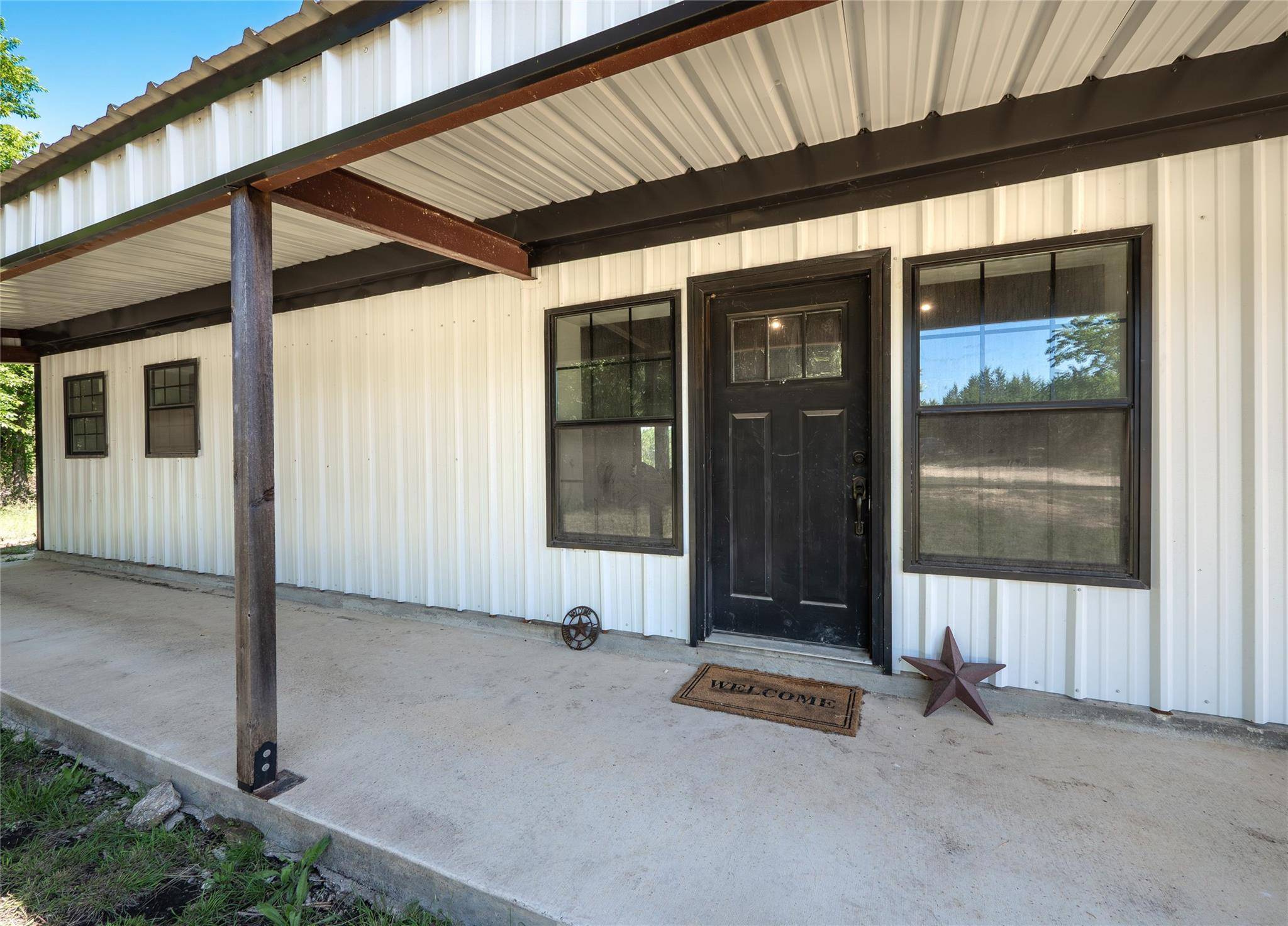 411 Avila LN, Briggs, TX 78608