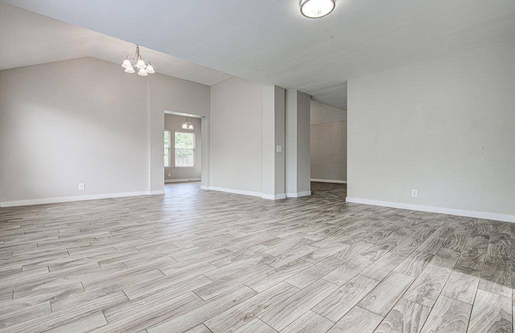 1302 Crete LN, Pflugerville, TX 78660