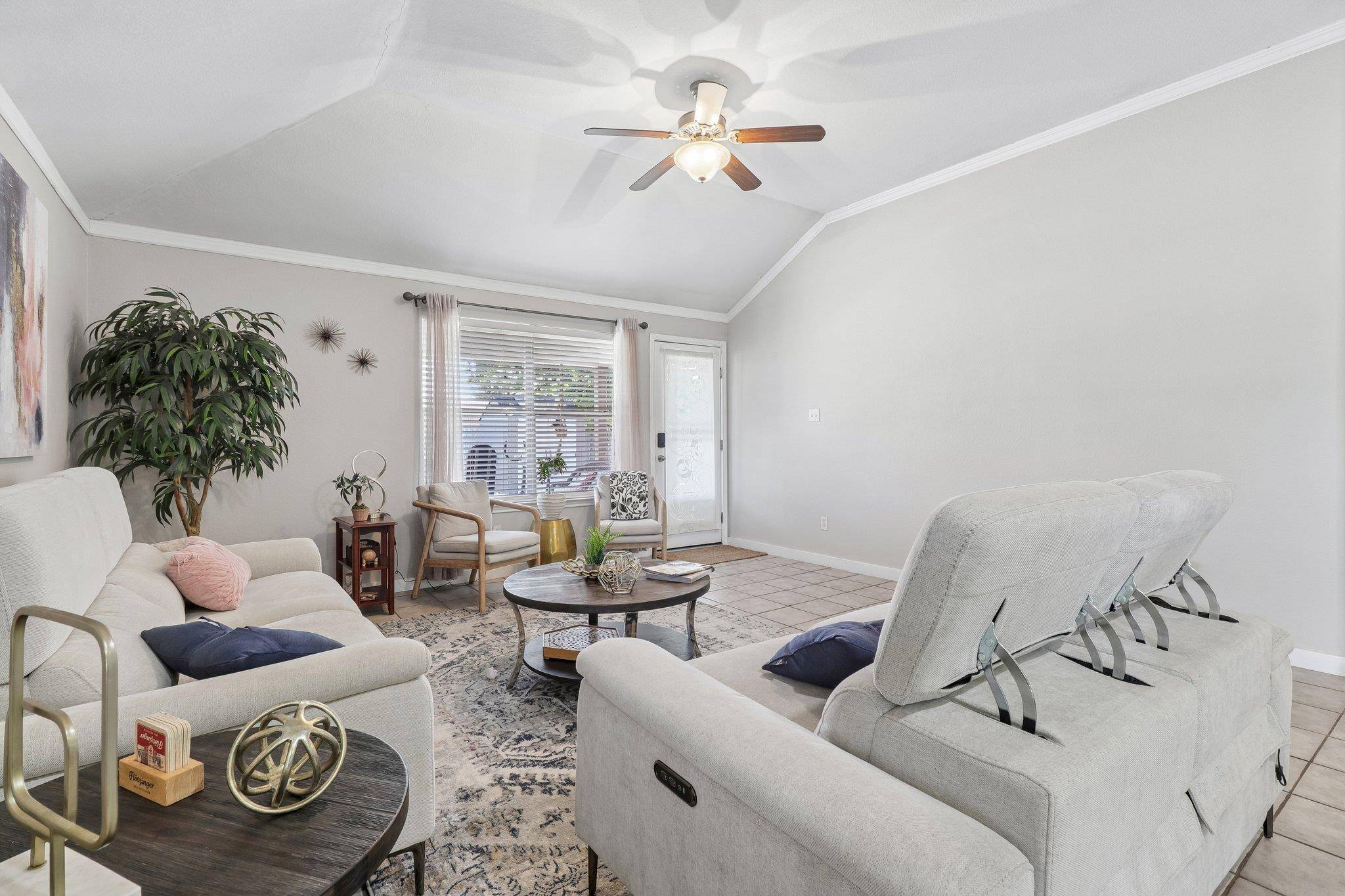 302 Lone Star BLVD, Hutto, TX 78634