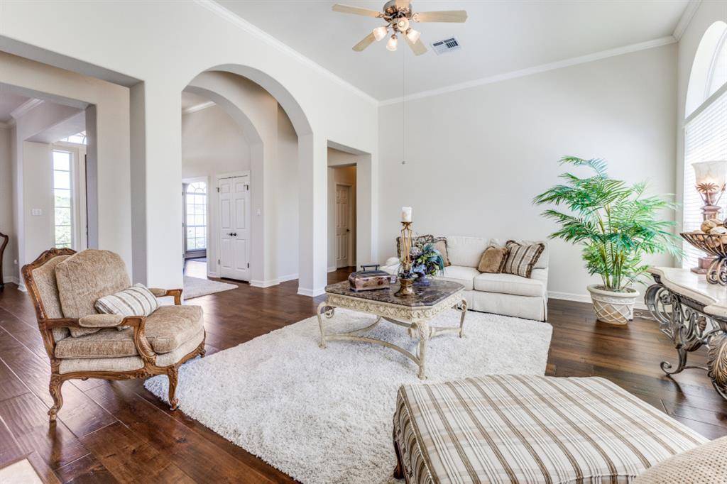 402 Palos Verdes DR, Lakeway, TX 78734