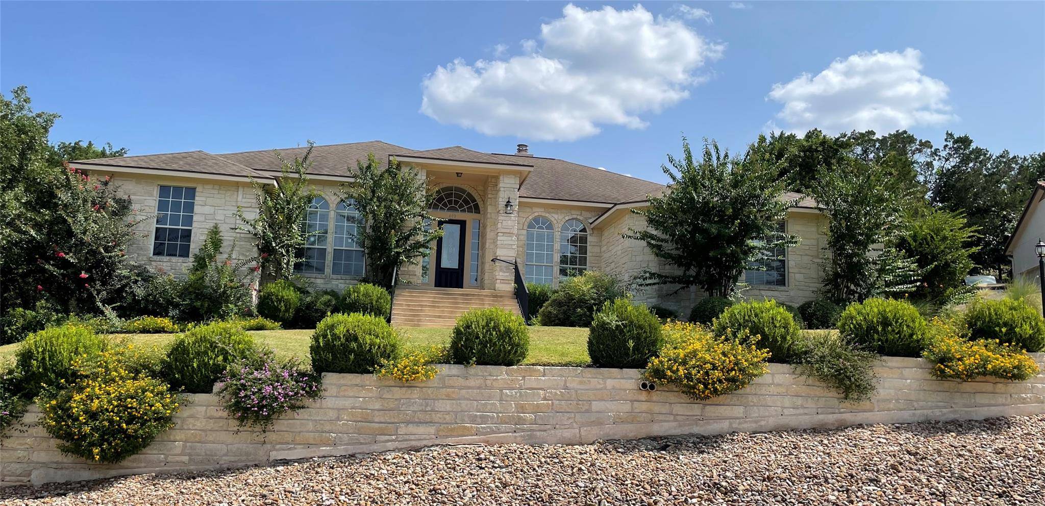 402 Palos Verdes DR, Lakeway, TX 78734