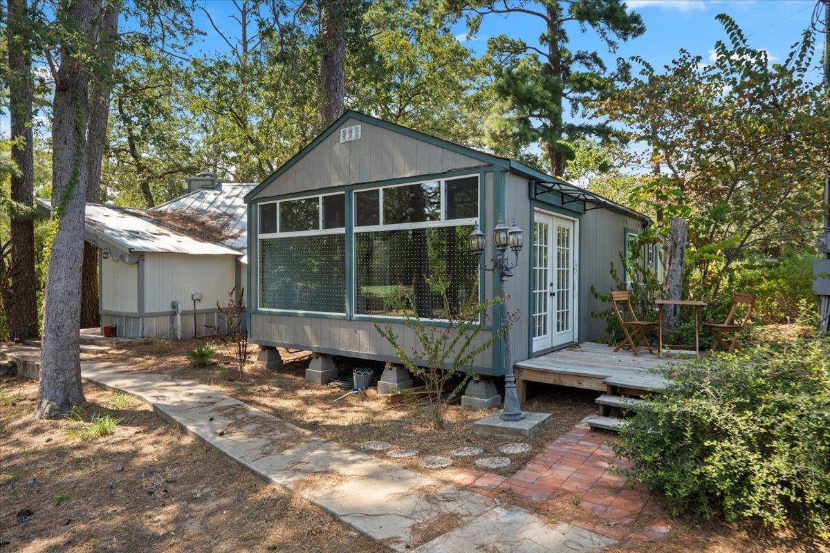 138 Forest LN, Bastrop, TX 78602