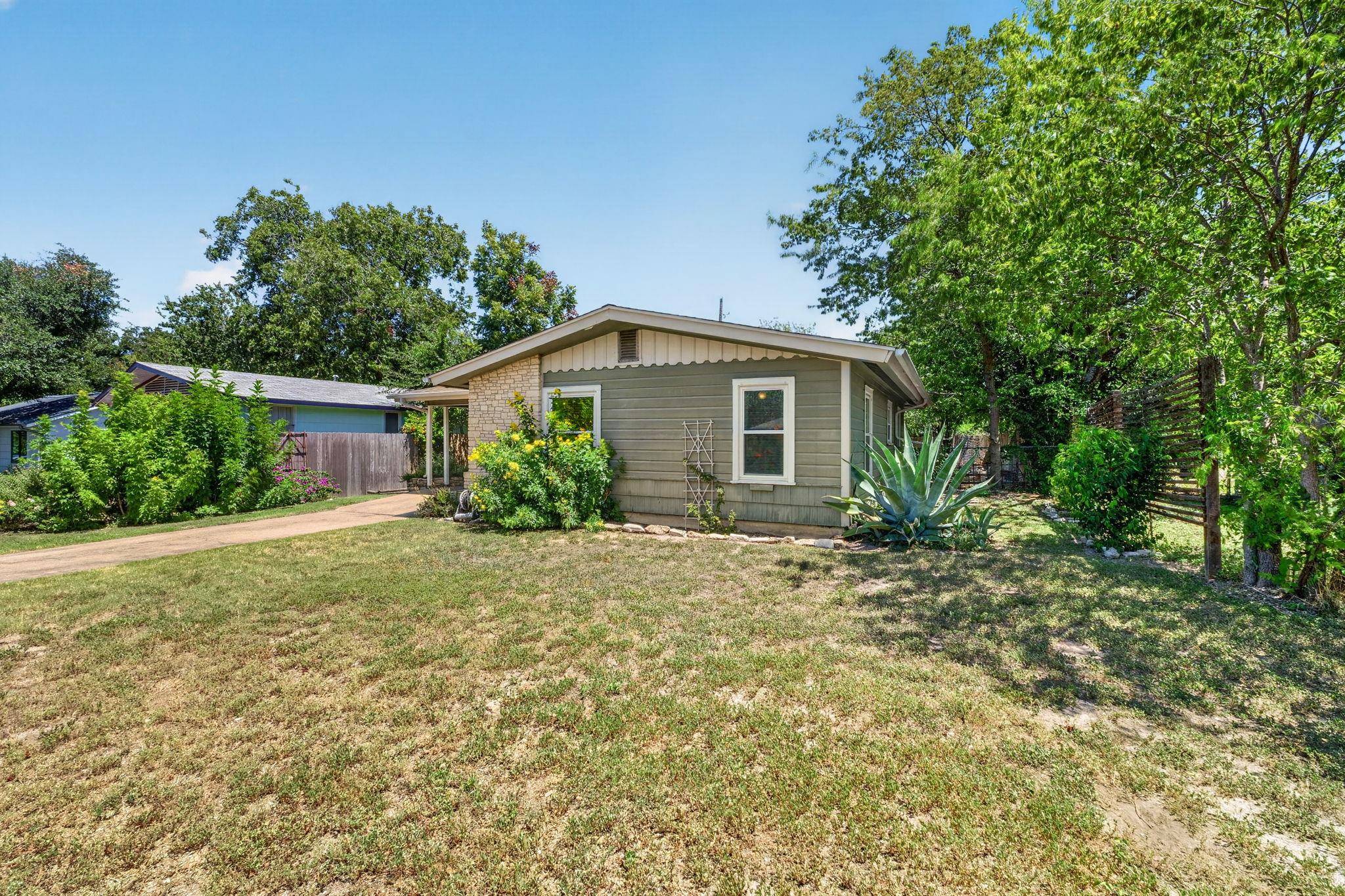 200 E Skyview RD, Austin, TX 78752