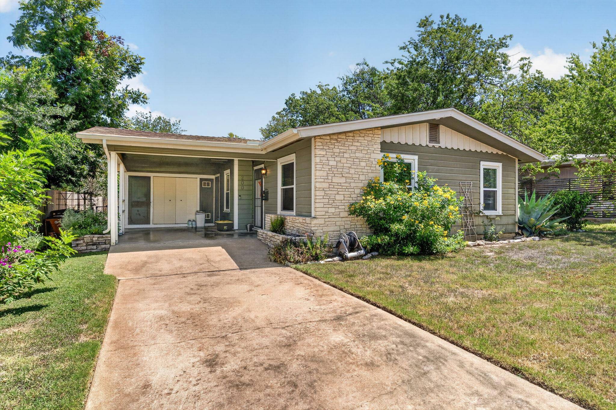 200 E Skyview RD, Austin, TX 78752